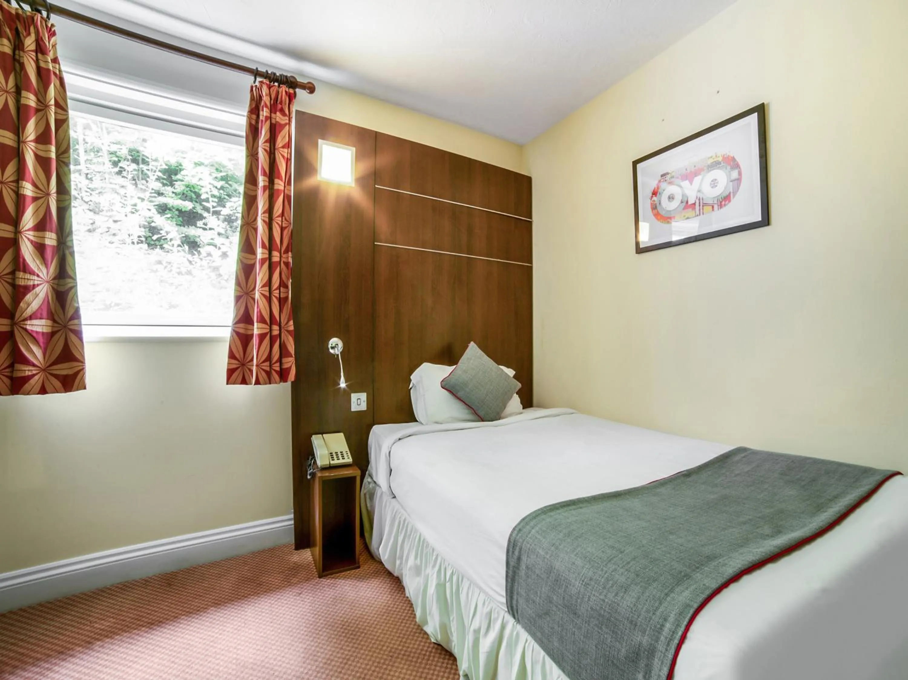 Standard Single Room in The Bridge House Hotel