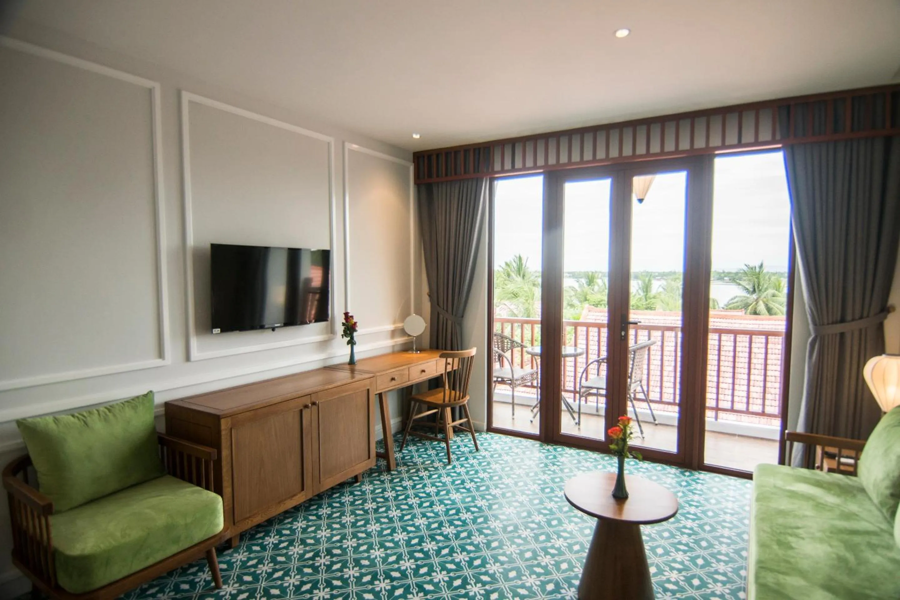 Deluxe Family Room in Vinh Hung Old Town Hotel