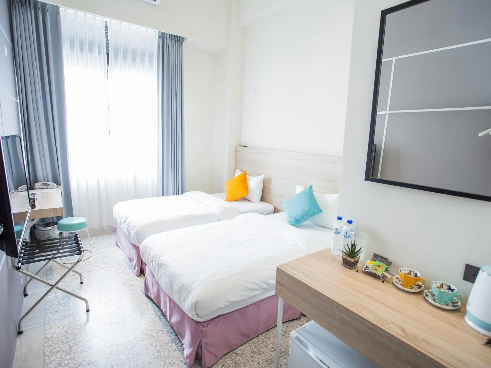 Standard Twin Room in Rainbow Hotel