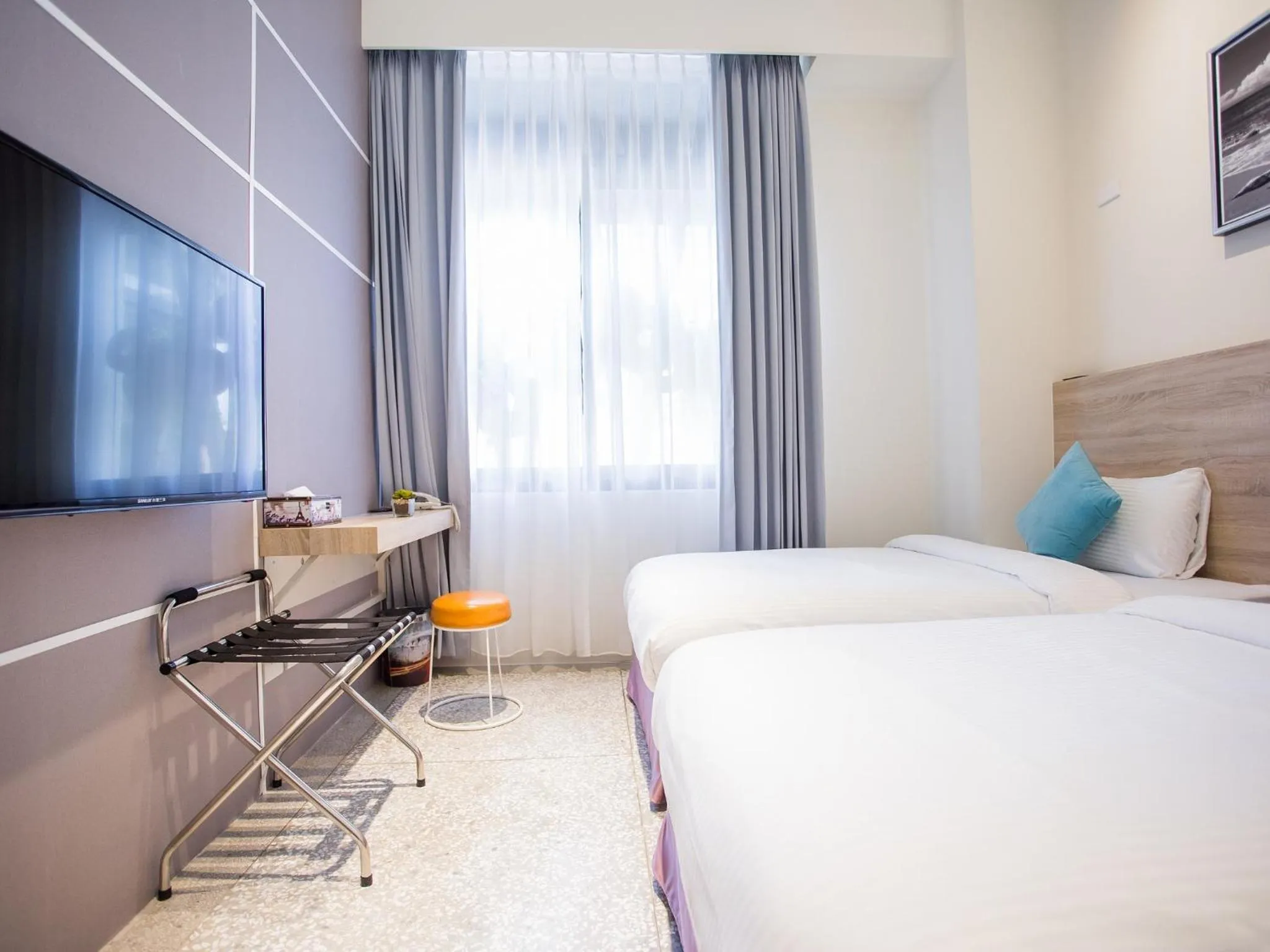 Standard Twin Room in Rainbow Hotel