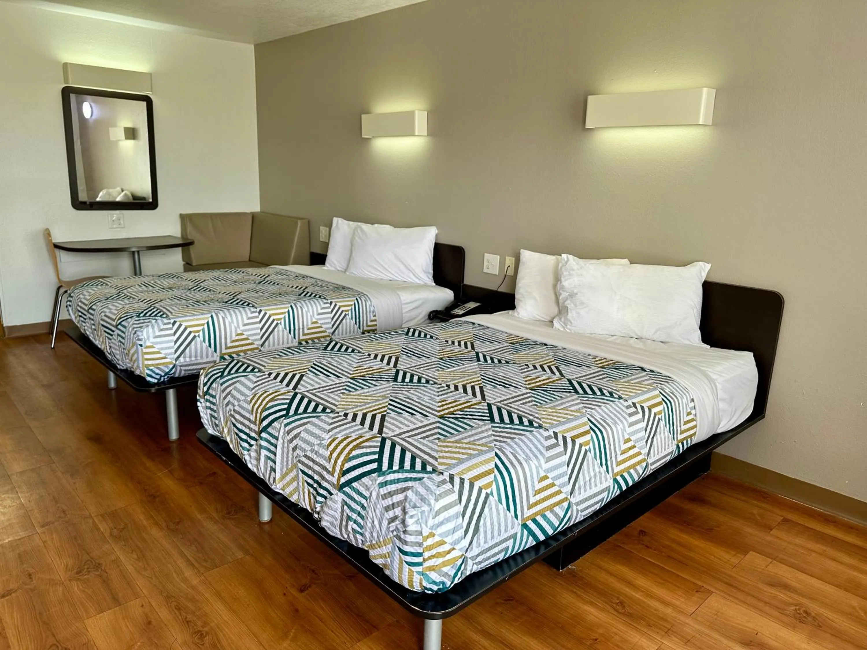 Quadruple Room - Smoking in Motel 6-West Monroe, LA