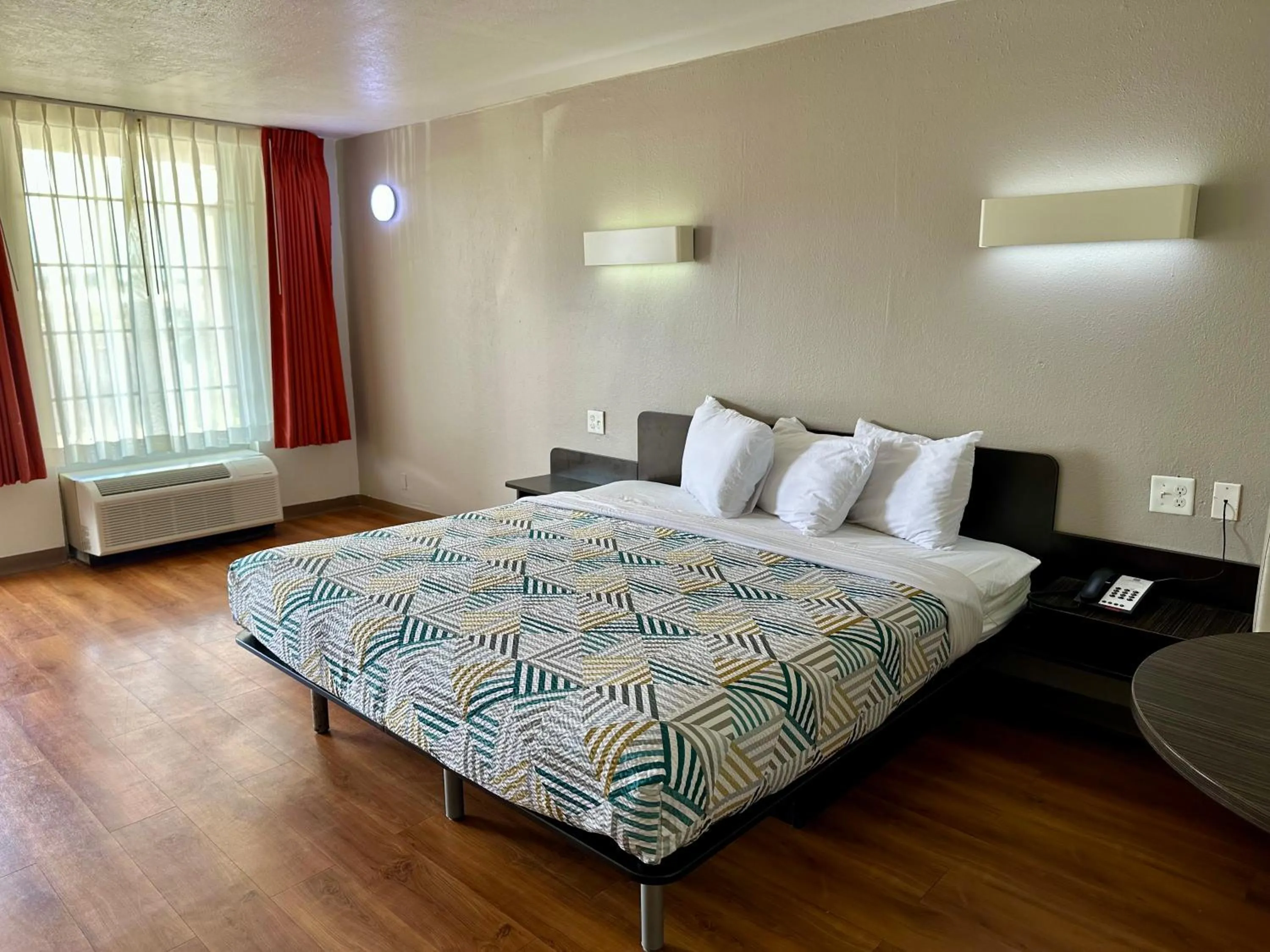 King Room - Smoking  in Motel 6-West Monroe, LA