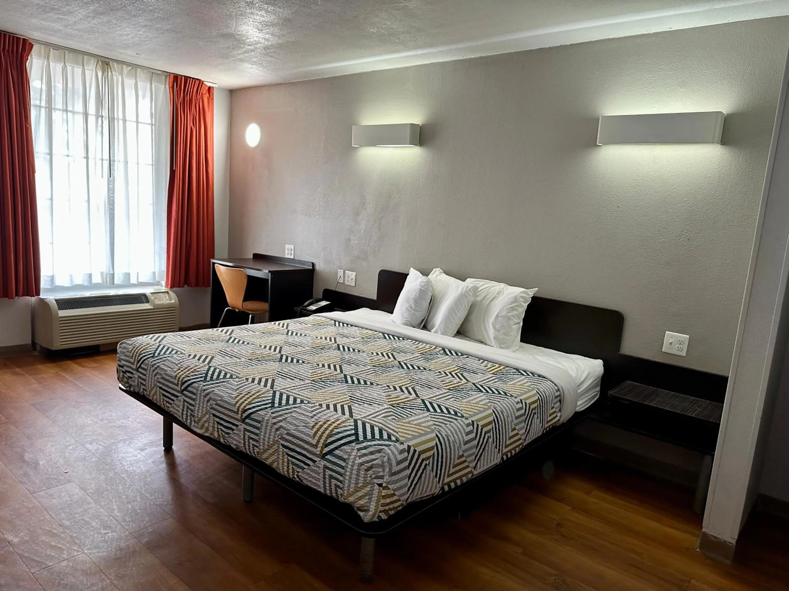 King Room - Disability Access - Non-Smoking in Motel 6-West Monroe, LA