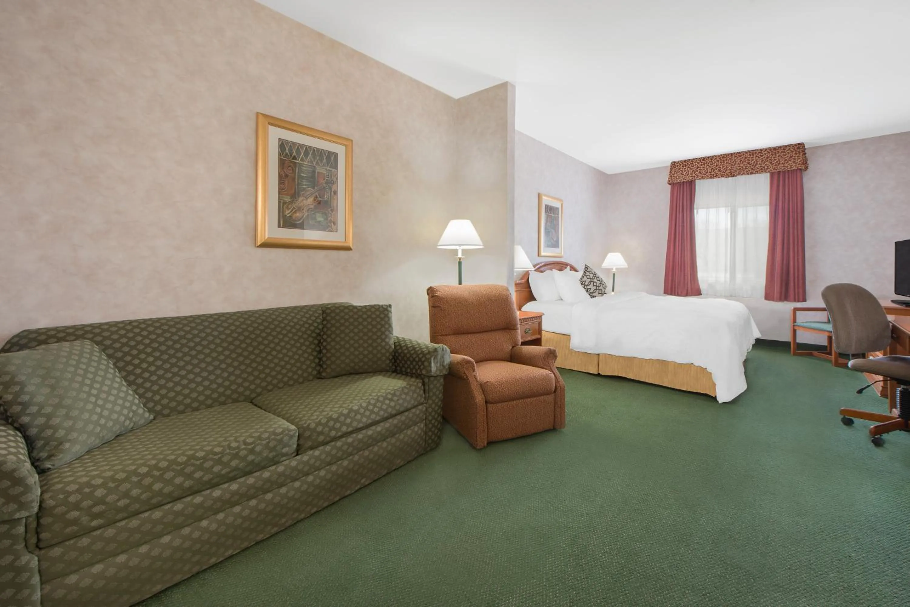 King Room with Roll-In Shower - Mobility/Hearing Accessible - Non-Smoking in Spark by Hilton Dumas