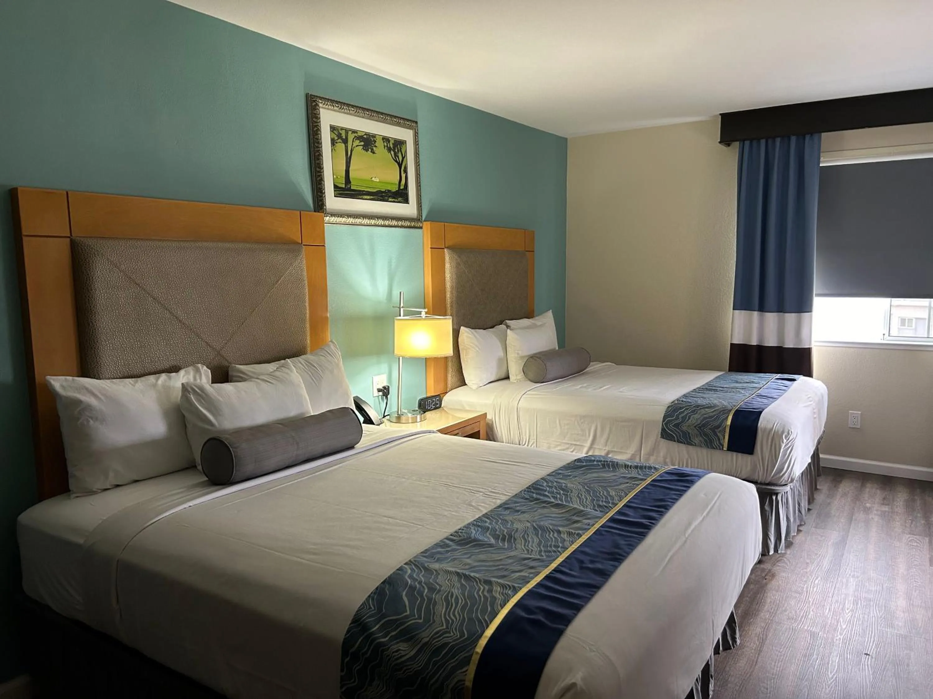 Queen Suite with Two Queen Beds and Ocean View - Non-Smoking in Howard Johnson by Wyndham Santa Cruz