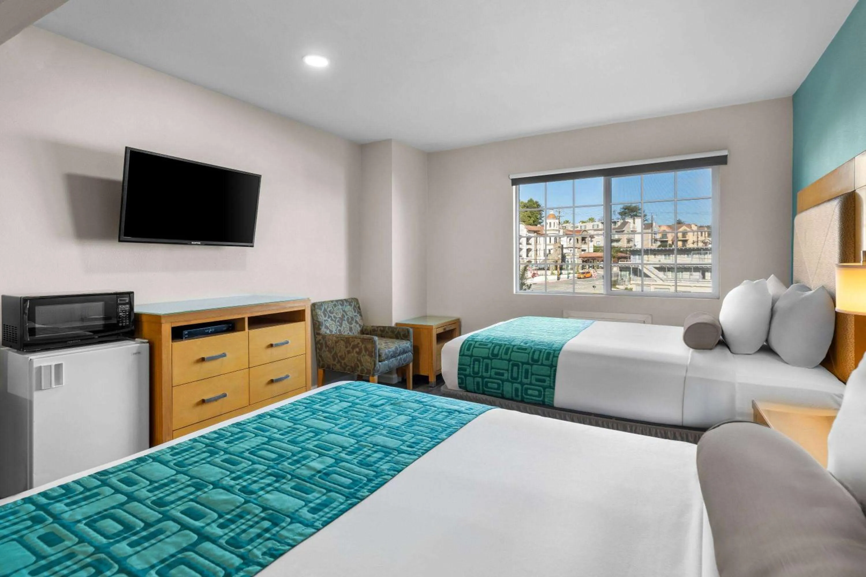 Suite with Two Queen Beds - Non-Smoking in Howard Johnson by Wyndham Santa Cruz