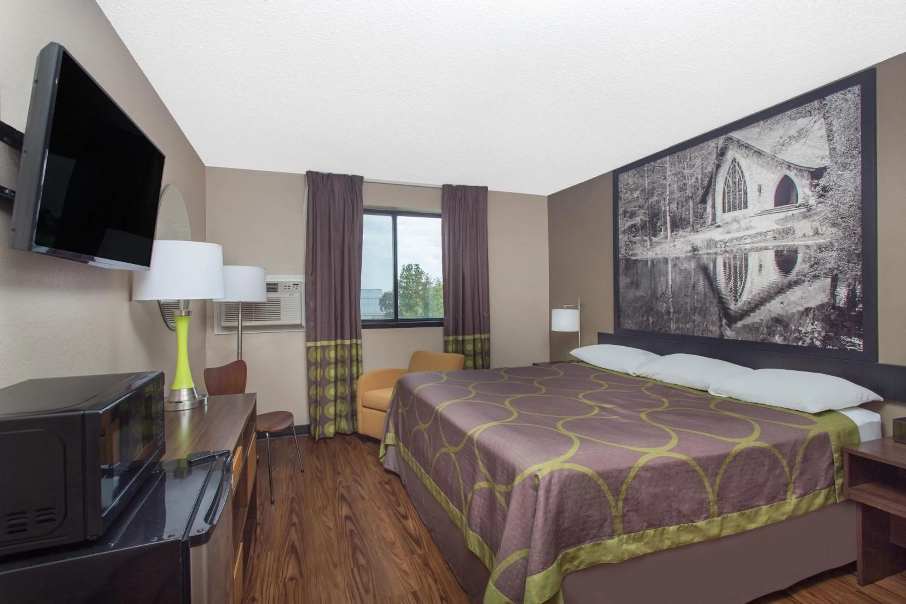 King Room - Disability Access/Non-Smoking in Super 8 by Wyndham Columbus Airport