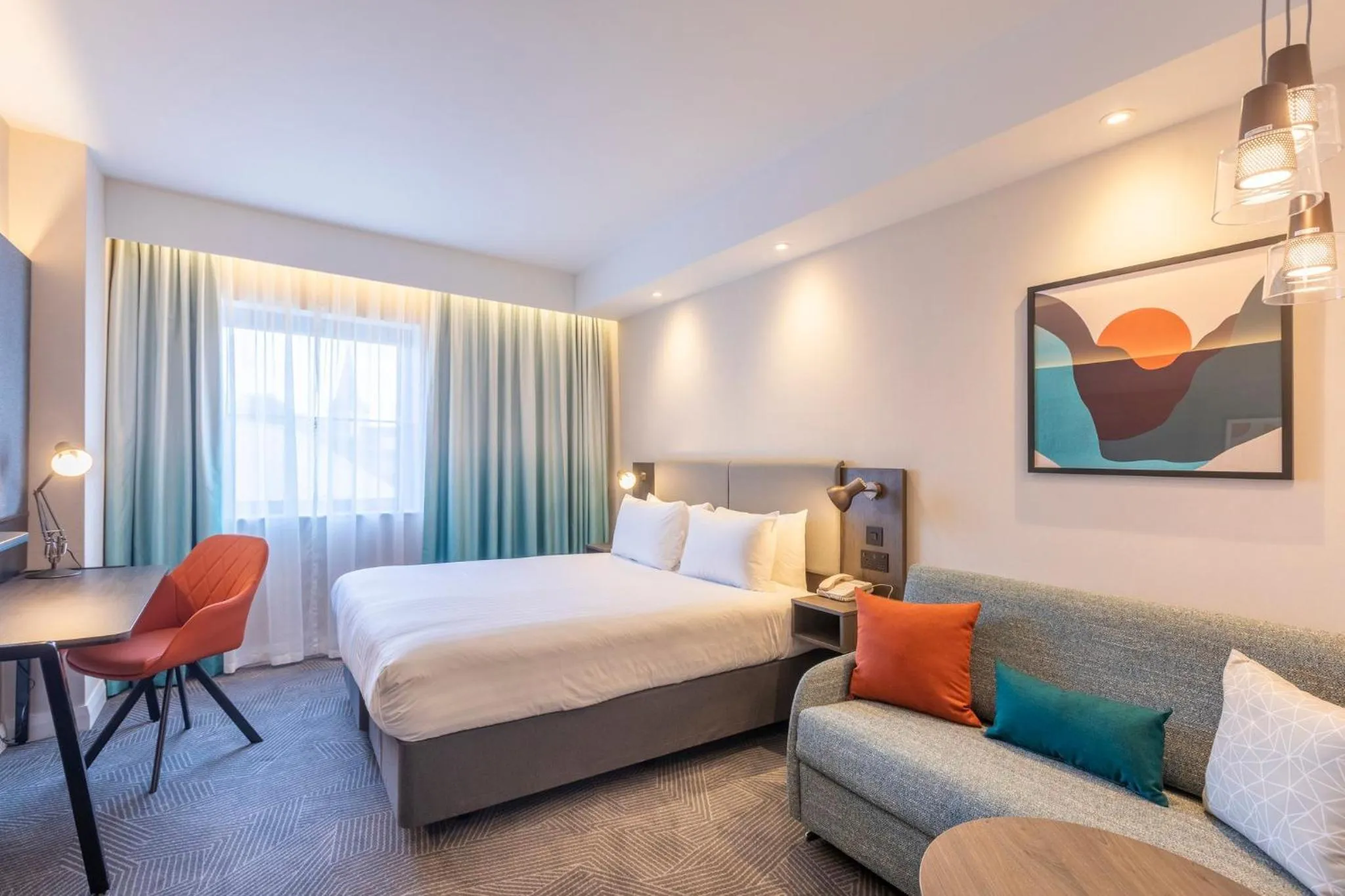 Premium Queen Room with sofa bed in Holiday Inn London Sutton by IHG