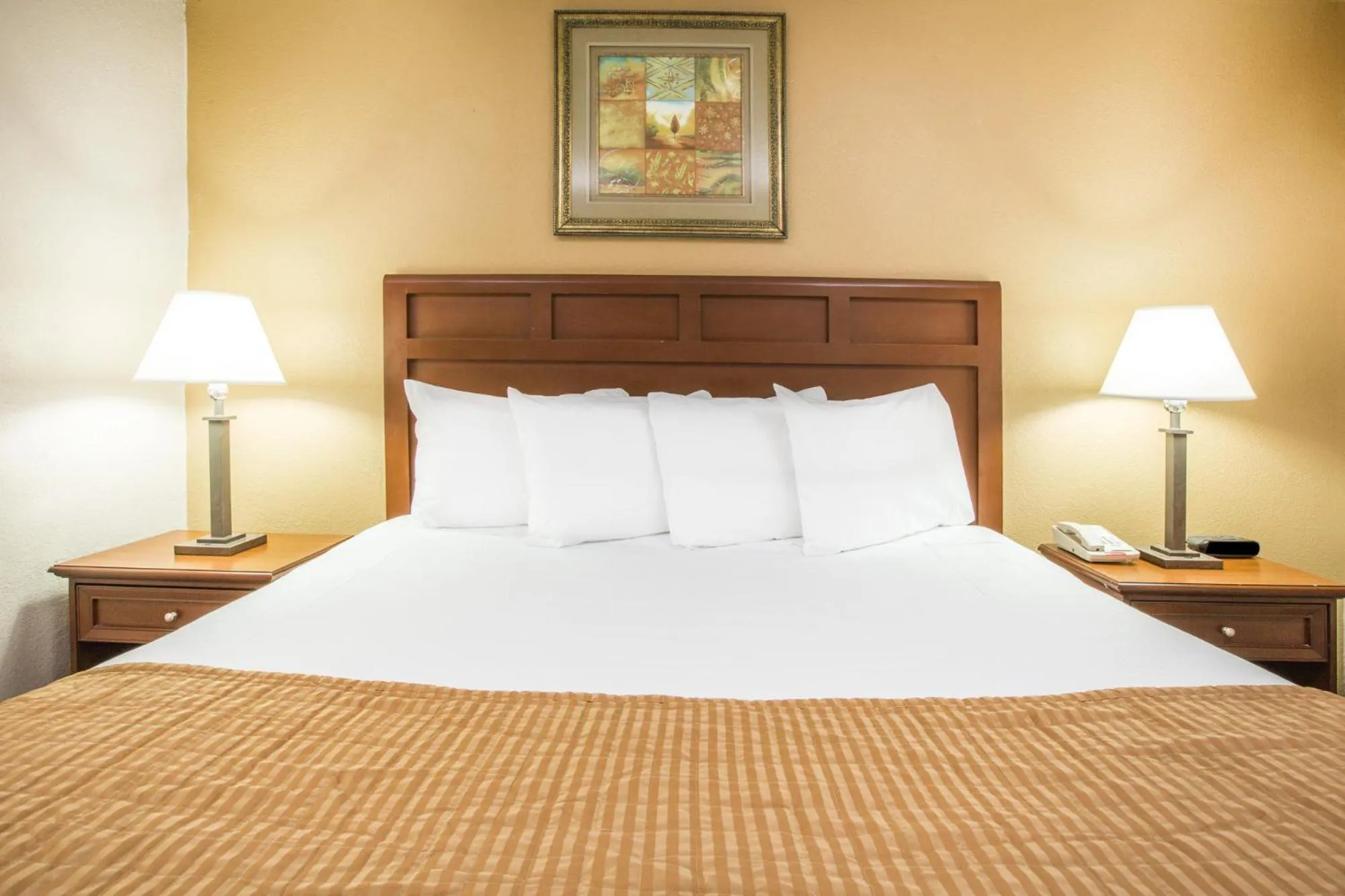 King Room - Mobility Access/Non-Smoking in Baymont by Wyndham Mobile/ I-65