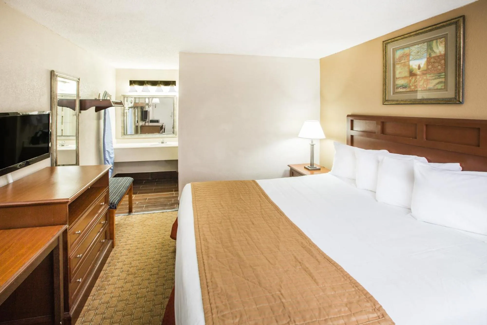 One-Bedroom King Suite - Non-Smoking in Baymont by Wyndham Mobile/ I-65