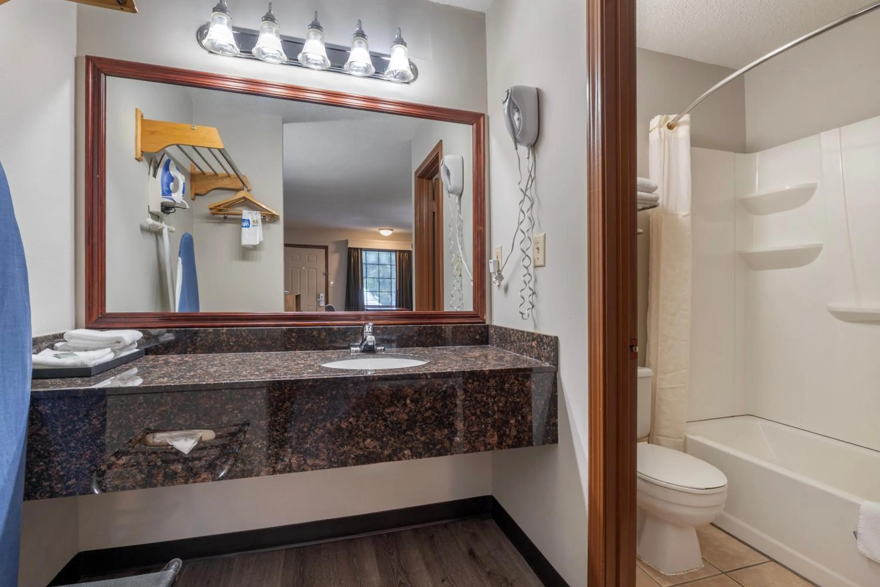 King Room - Non-Smoking in Best Western Acworth Inn