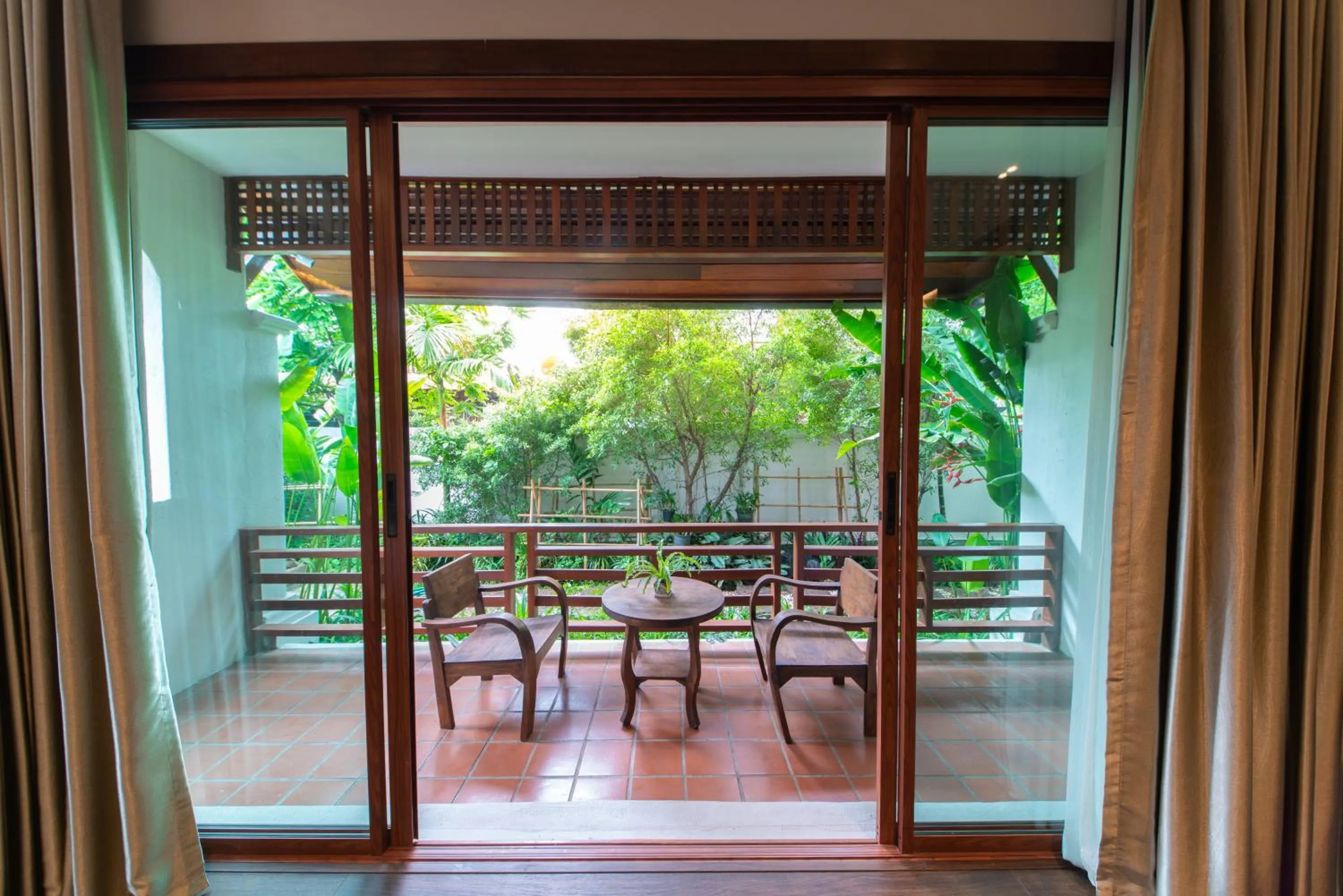 Grand Family Suite with Balcony in Phra Singh Village