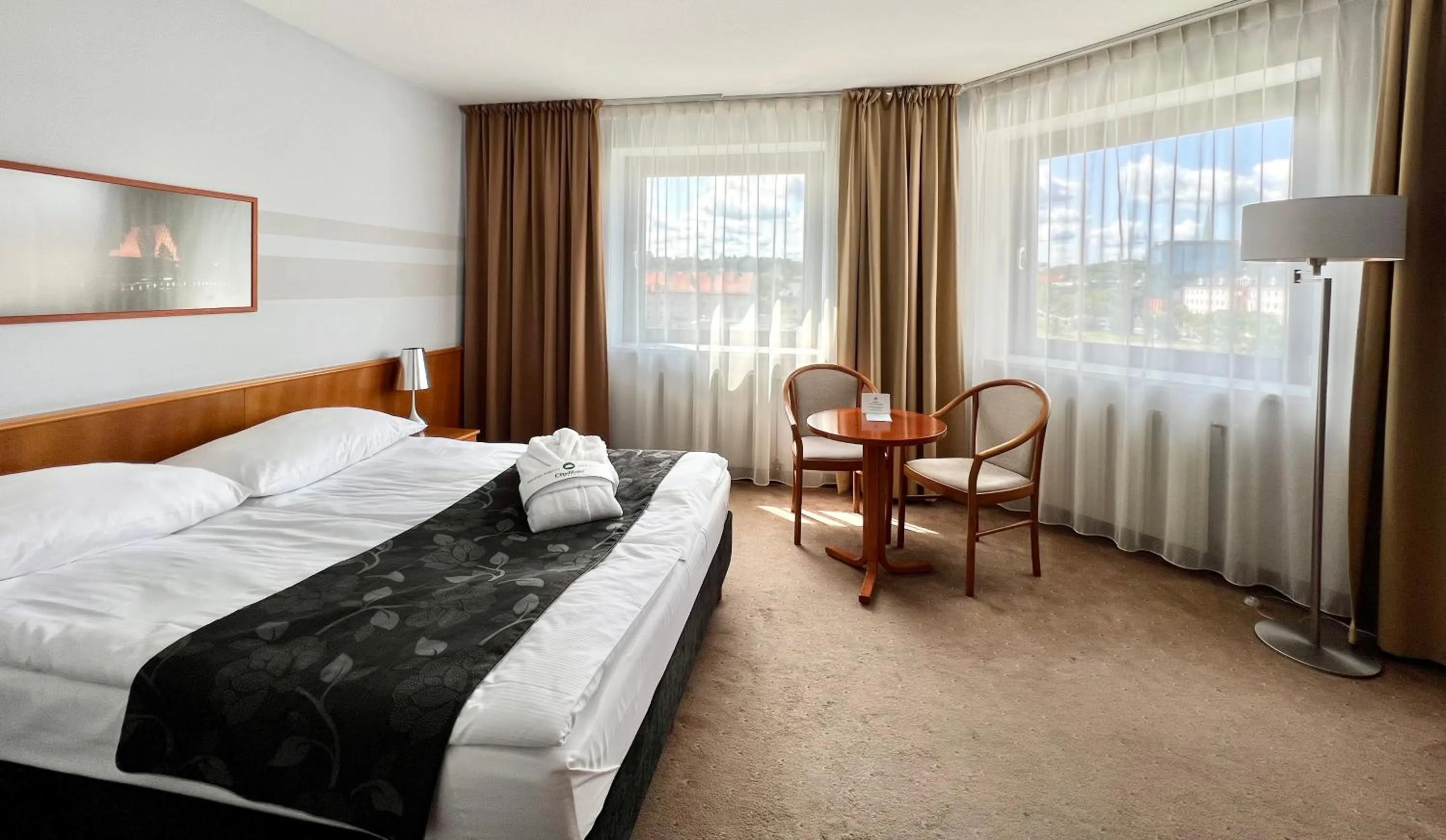 Deluxe Double Room (2 Adults + 1 Child) in City Hotel