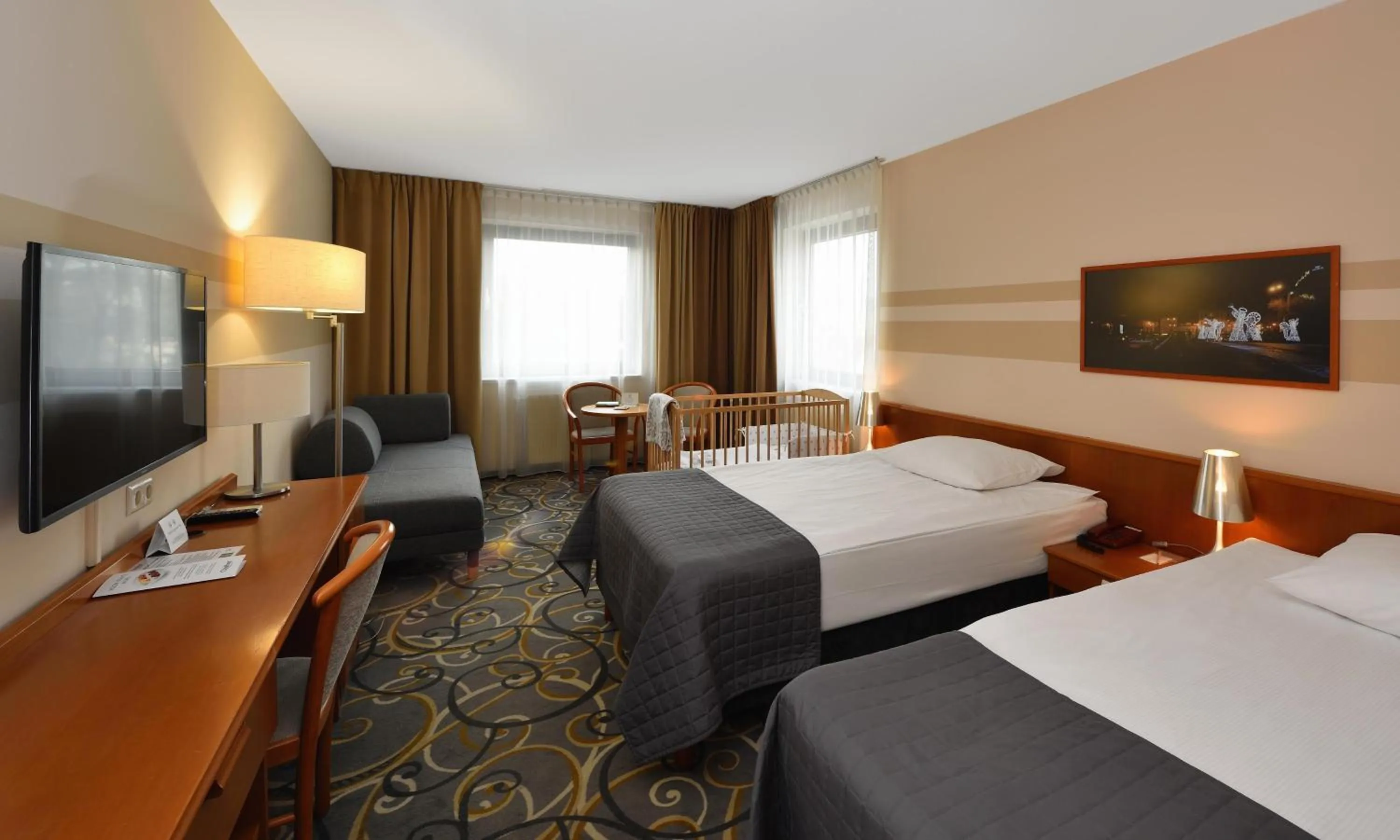 Family Room with Bath in City Hotel