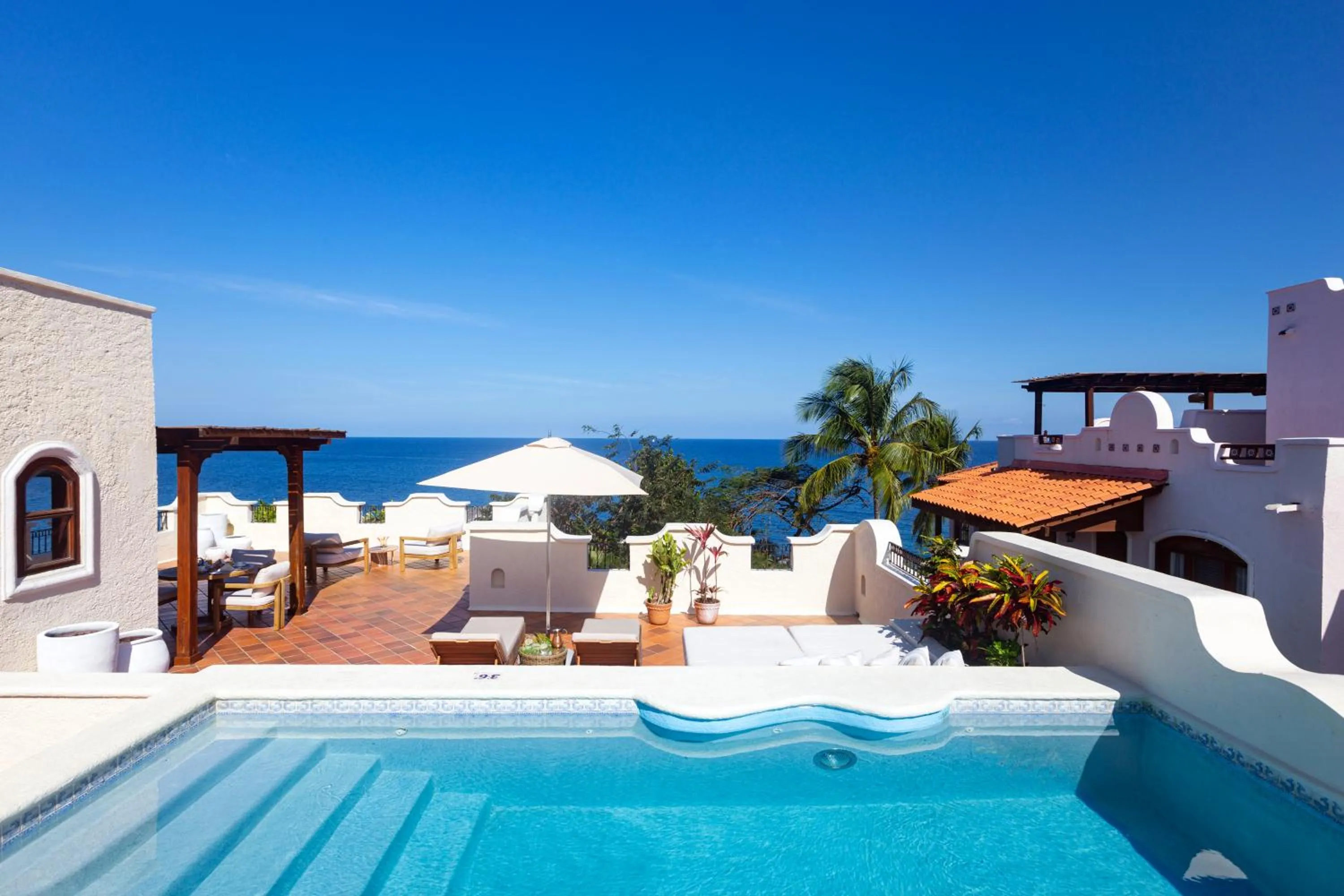 Oceanview Suite with pool and roof terrace in Cap Maison Resort & Spa