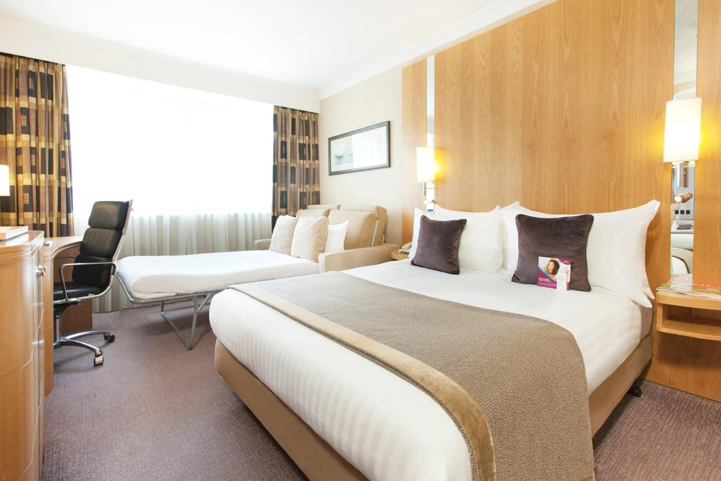 Double Room with Sofa Bed in Crowne Plaza Reading