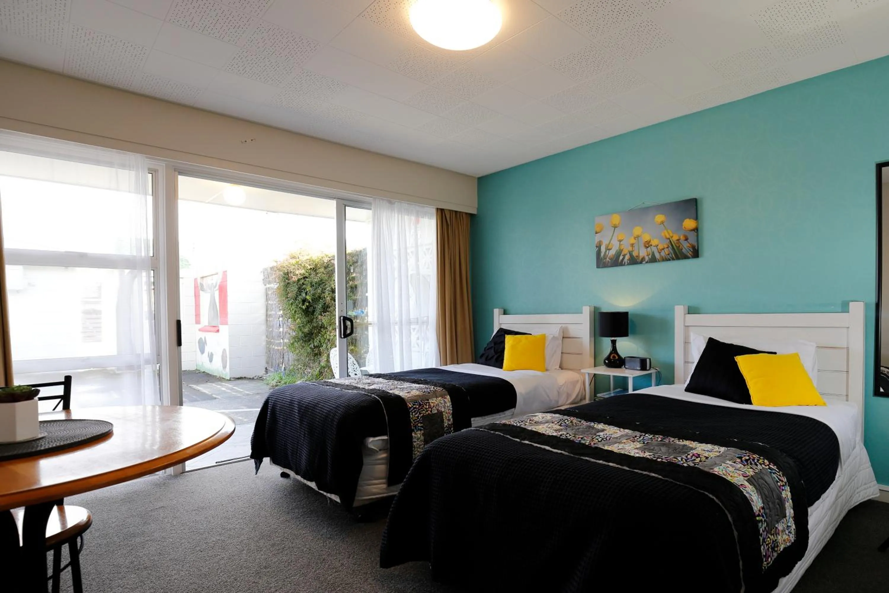 Twin or Single Room in Aden Motel