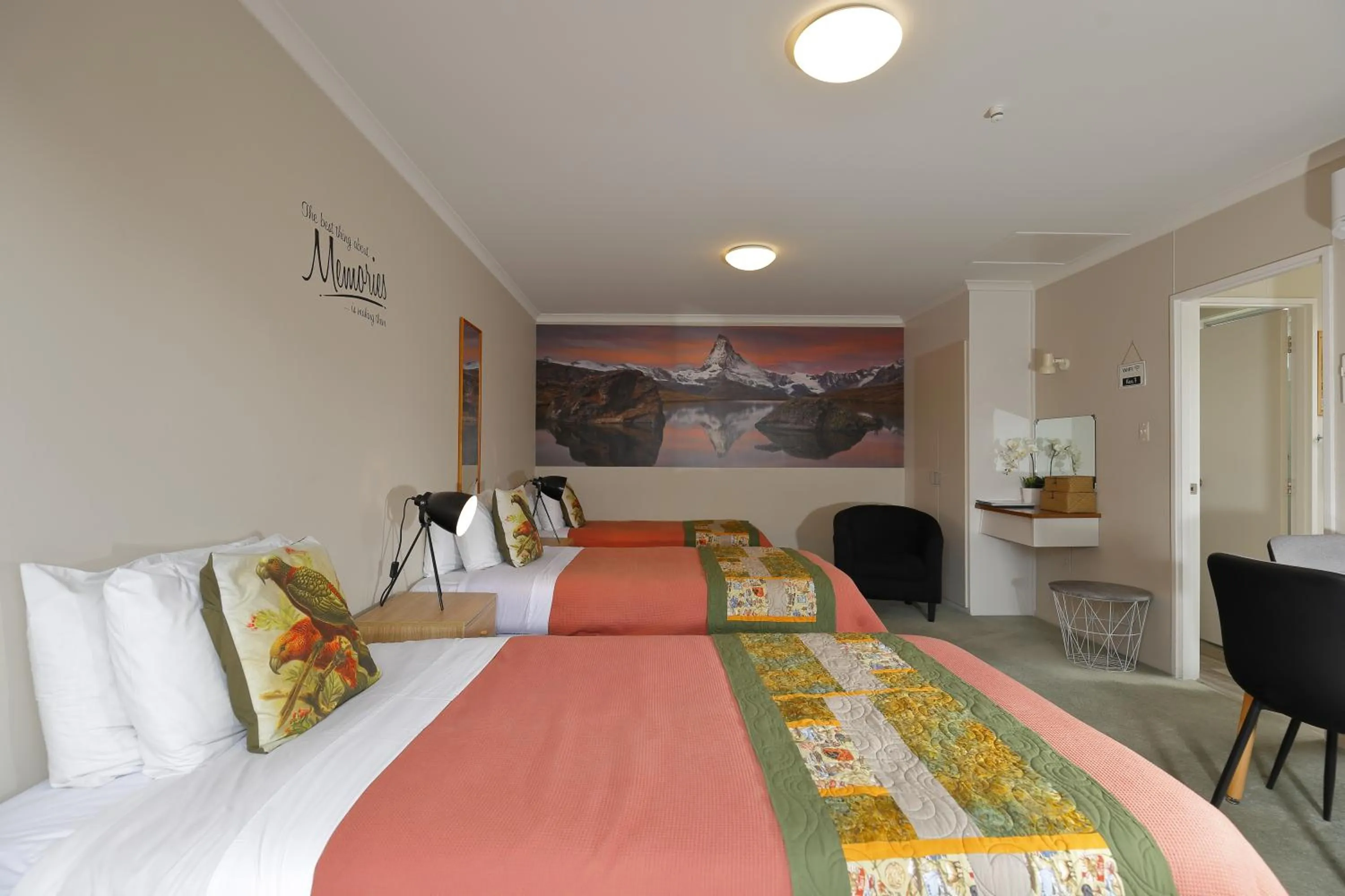 Triple Single Studio Room in Aden Motel