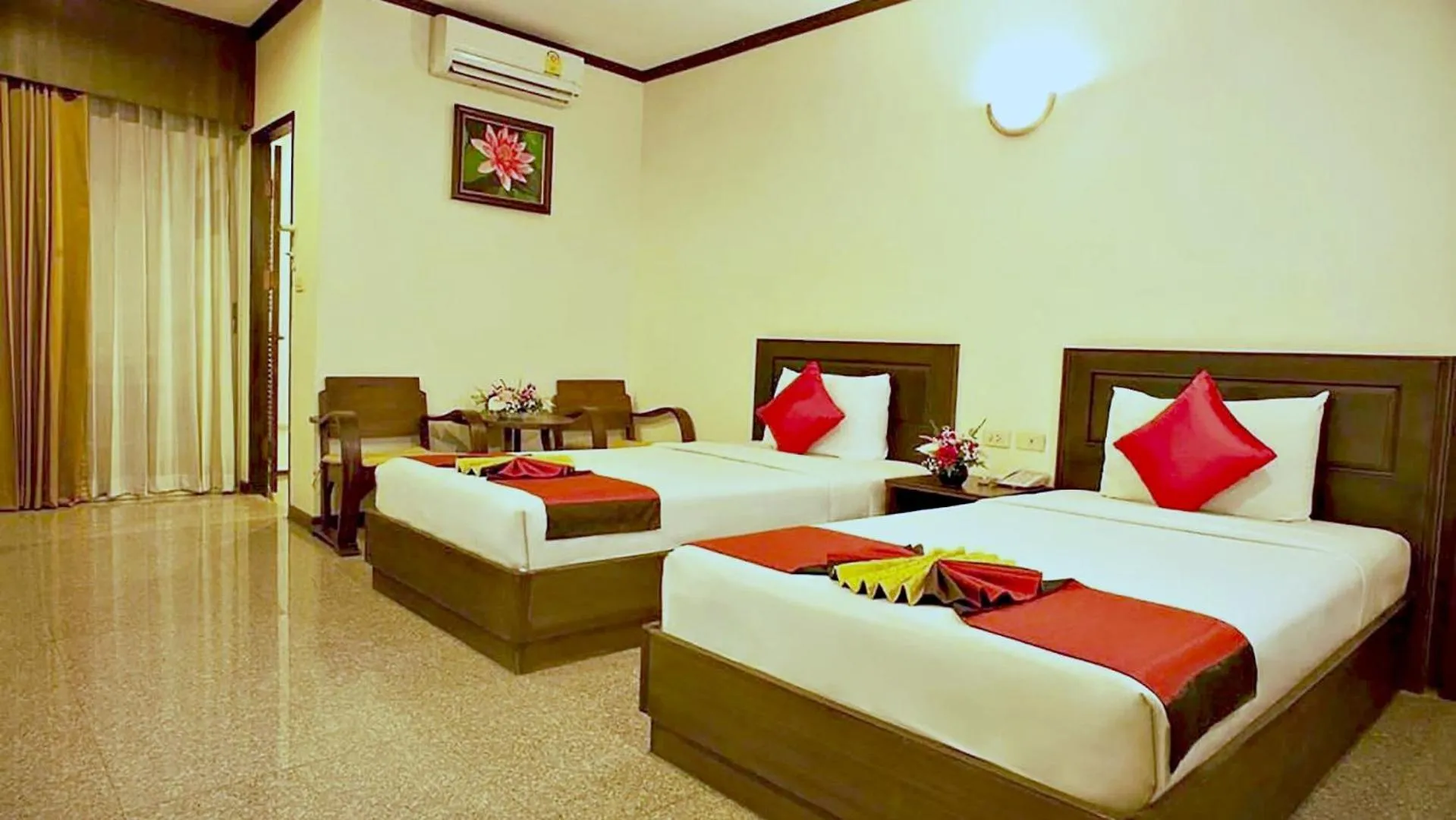 Superior Twin Room in Royal Panerai Hotel Chiangmai