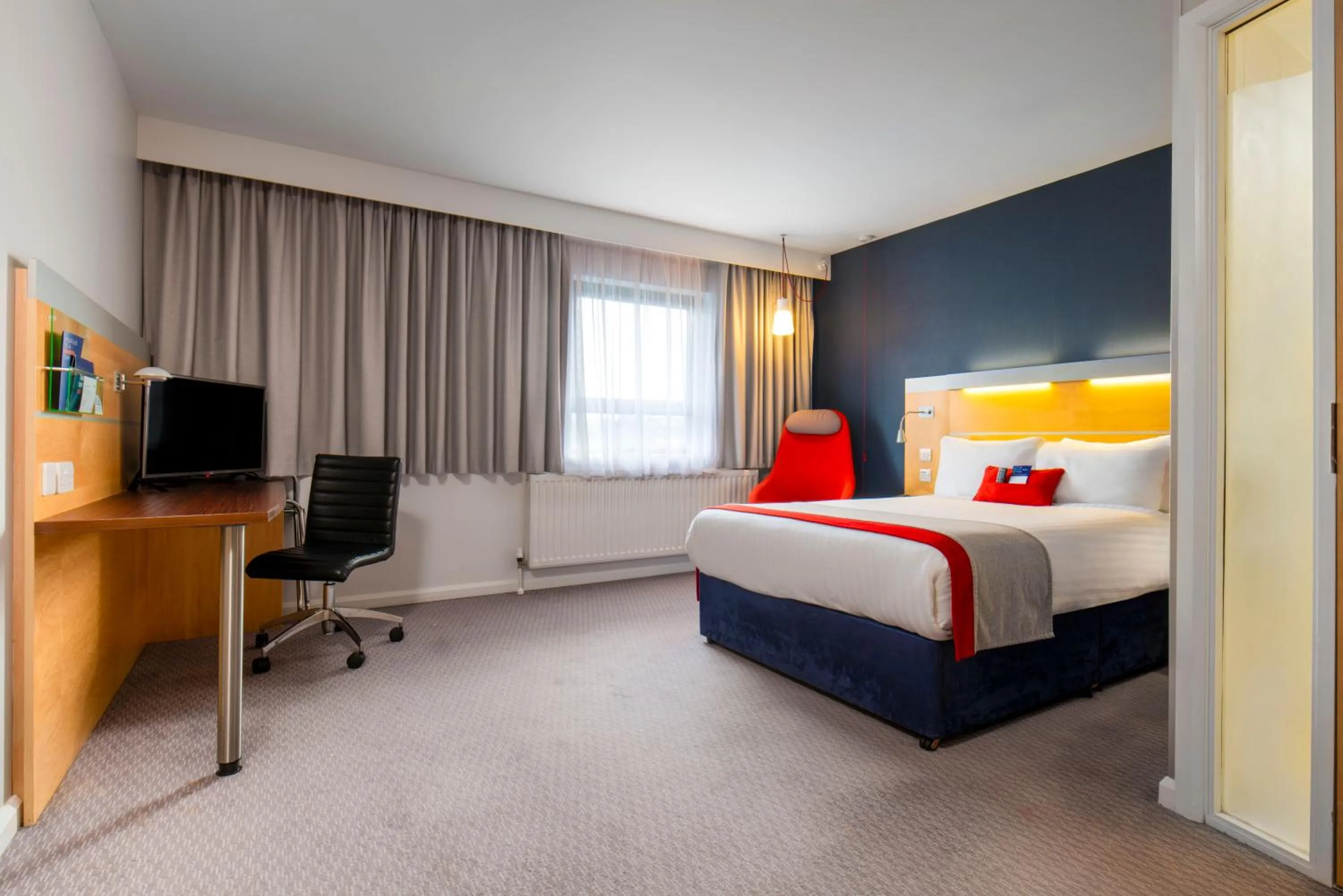 Double Room with Free Hot Breakfast - Accessible in Holiday Inn Express Antrim by IHG