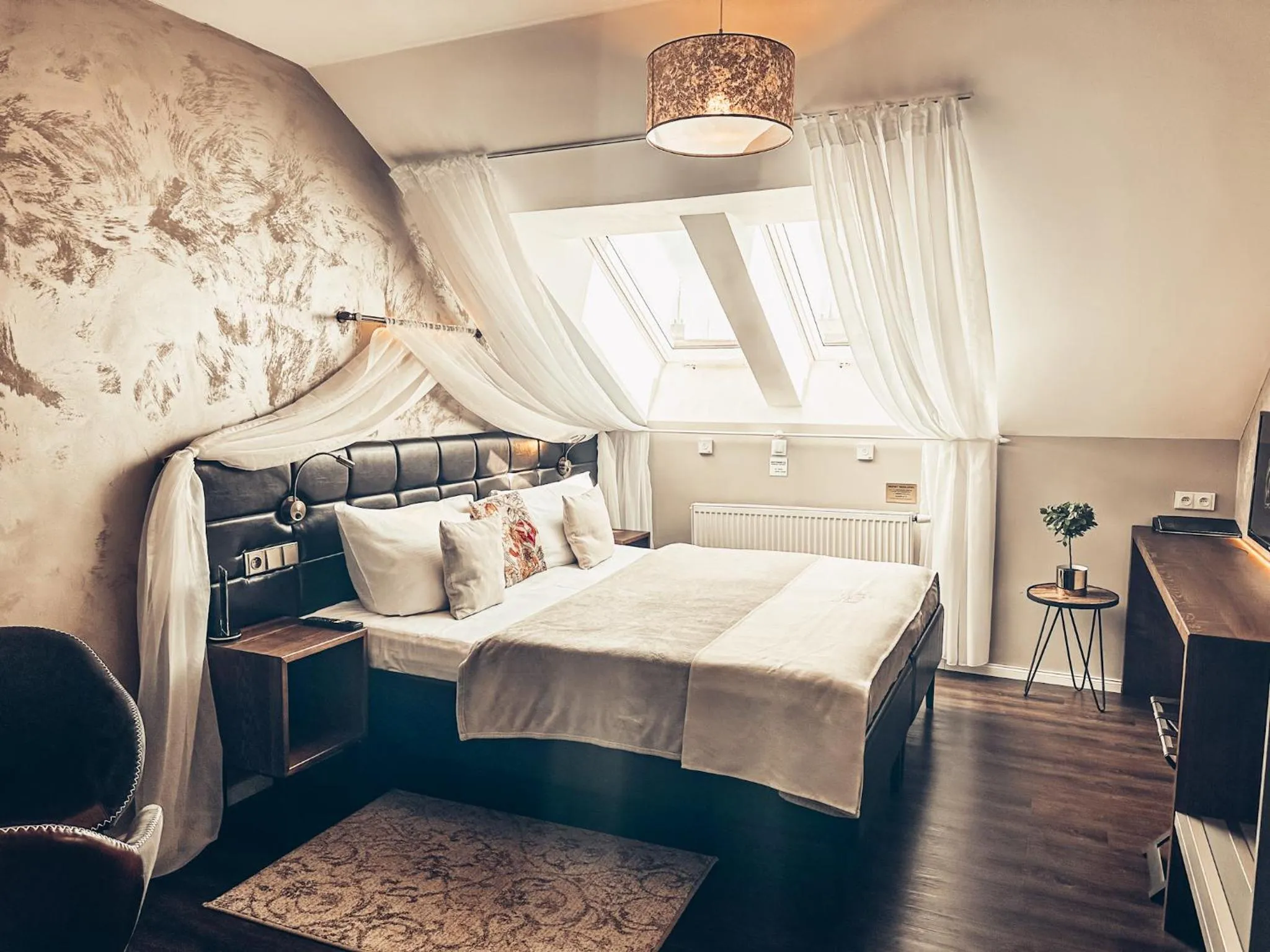 Deluxe King Room in Alfons Boutique Hotel