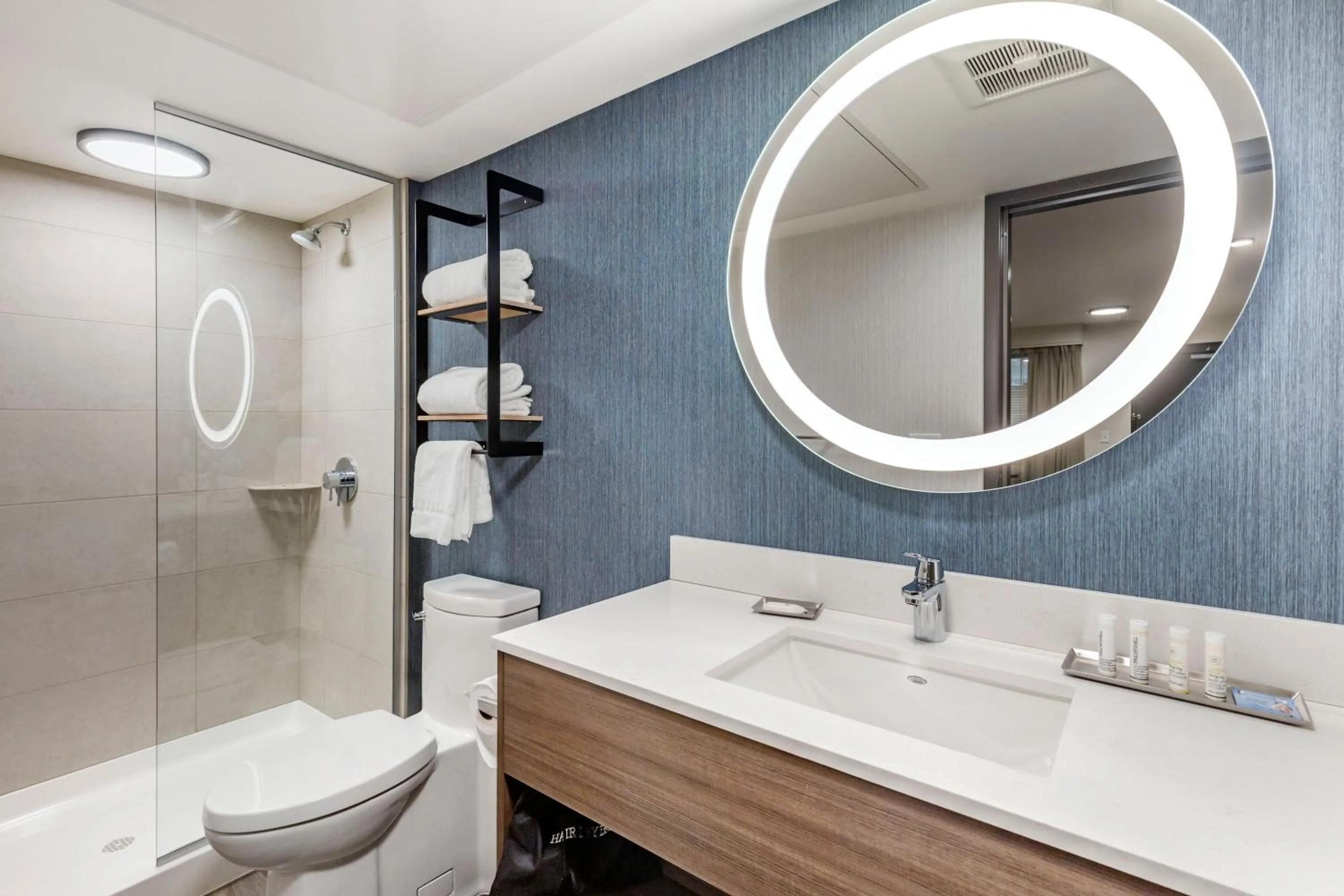 King Suite - Non Smoking in The Gibson Hotel Great Falls, an Ascend Collection Hotel