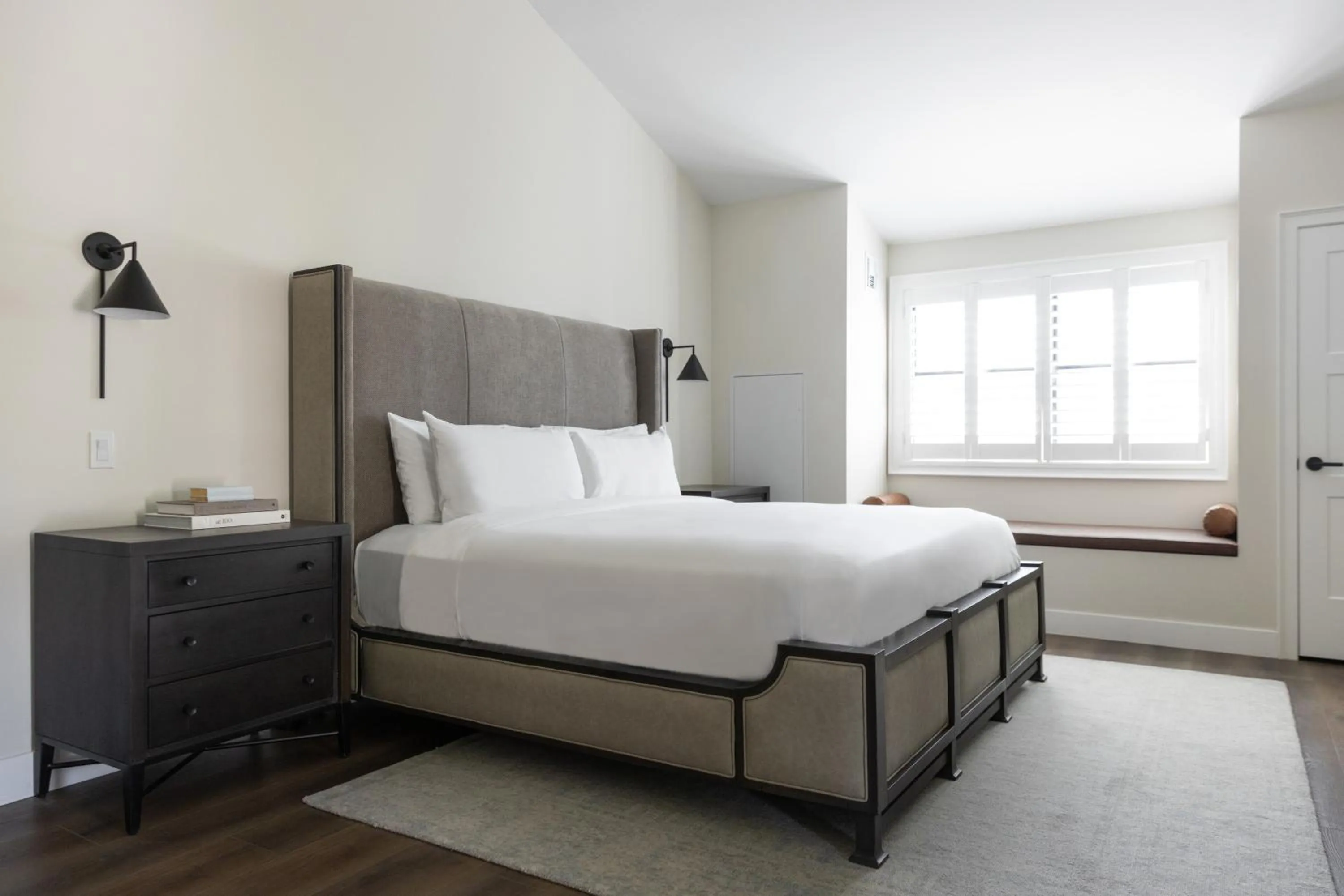 King Room with Roll-In Shower - Disability Access in Homestead Midway Utah