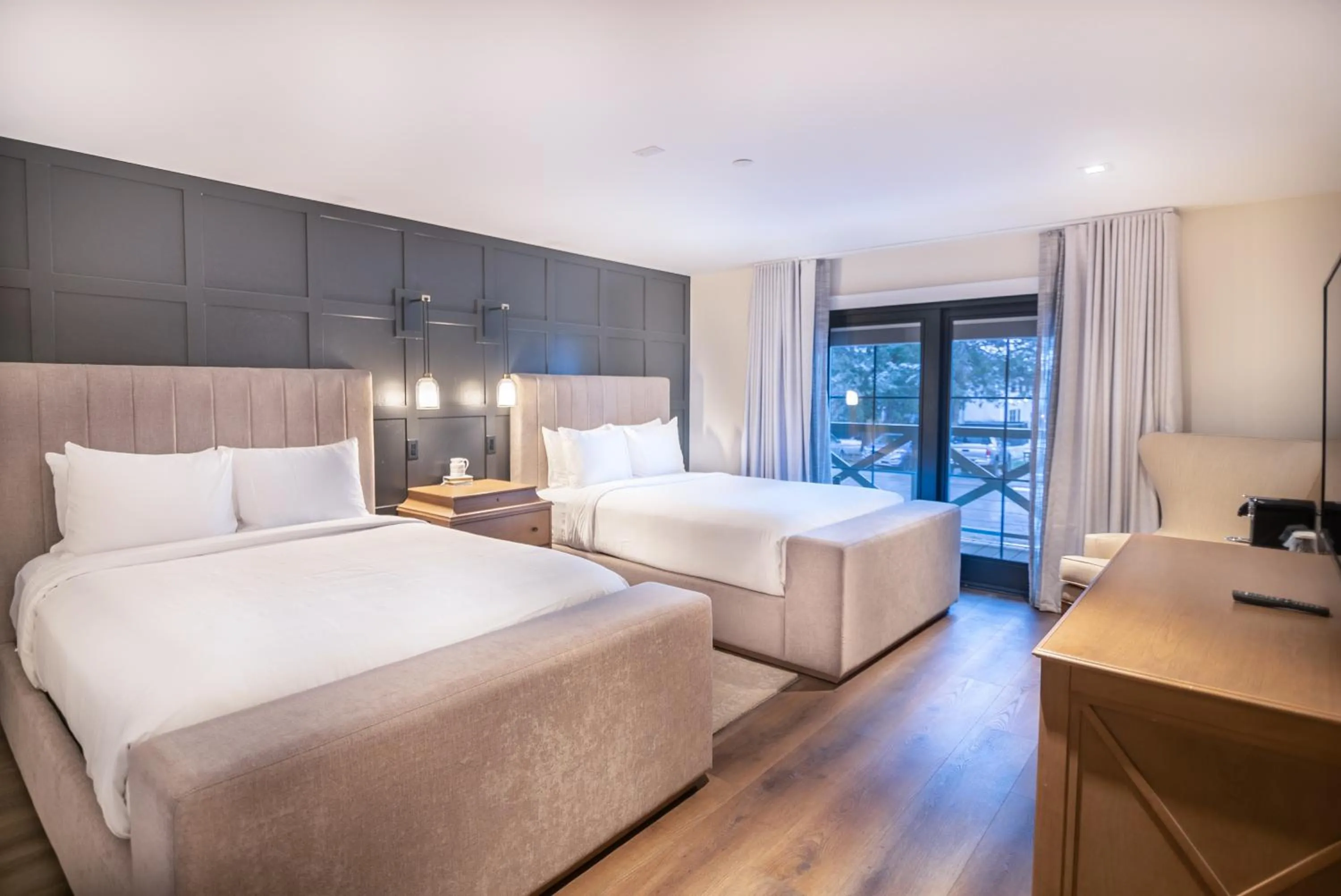 Queen Room with Balcony in Homestead Midway Utah