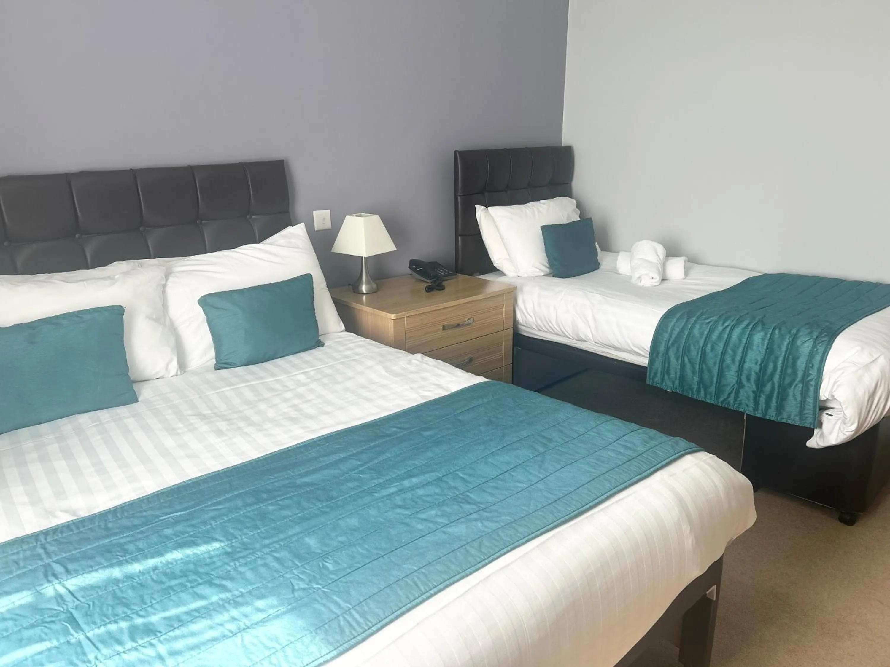 Standard Triple Room in Exeter Court Hotel