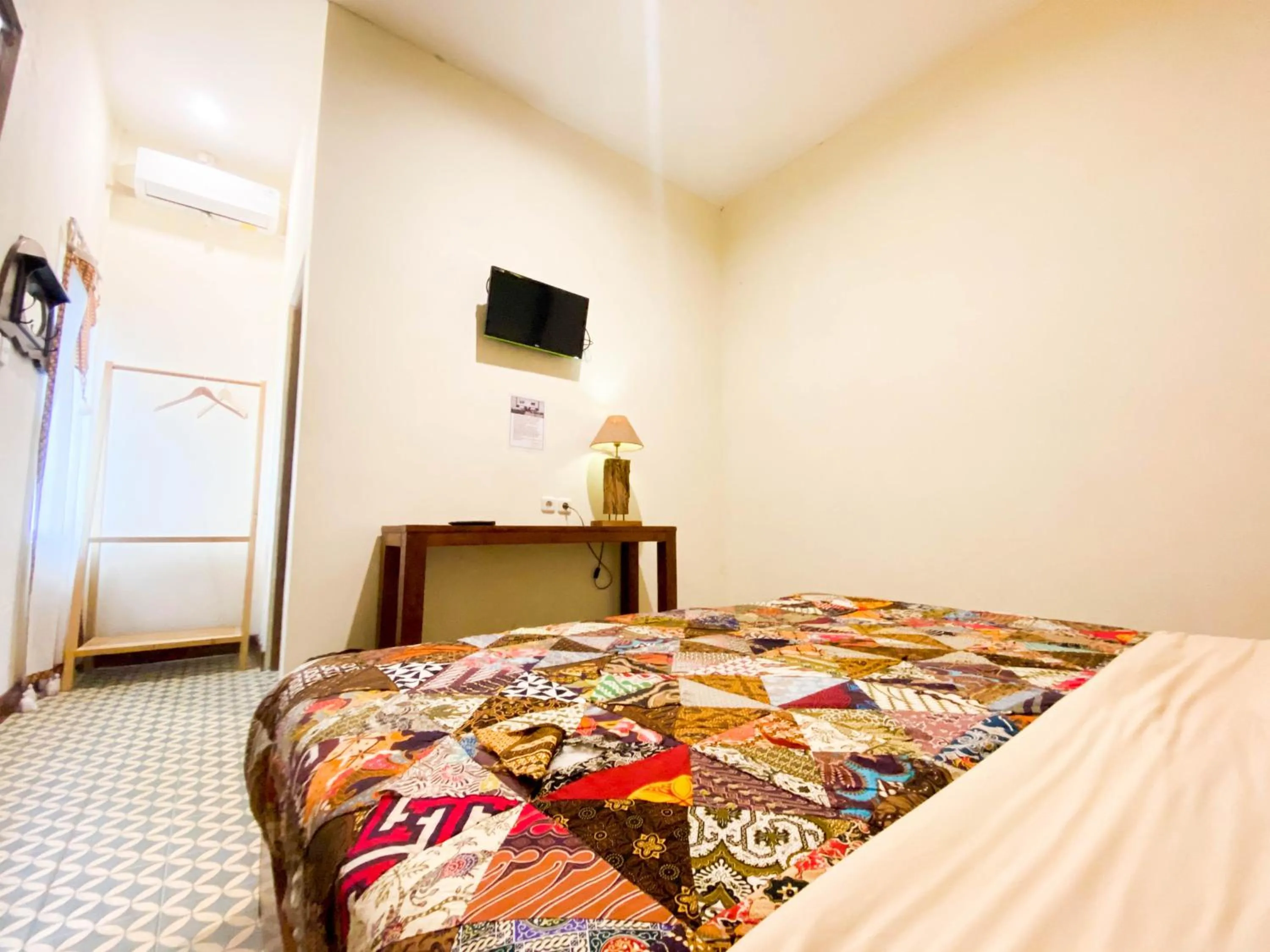 Standard Double Room in Hinggil Homestay Syariah Malioboro Yogya Mitra RedDoorz