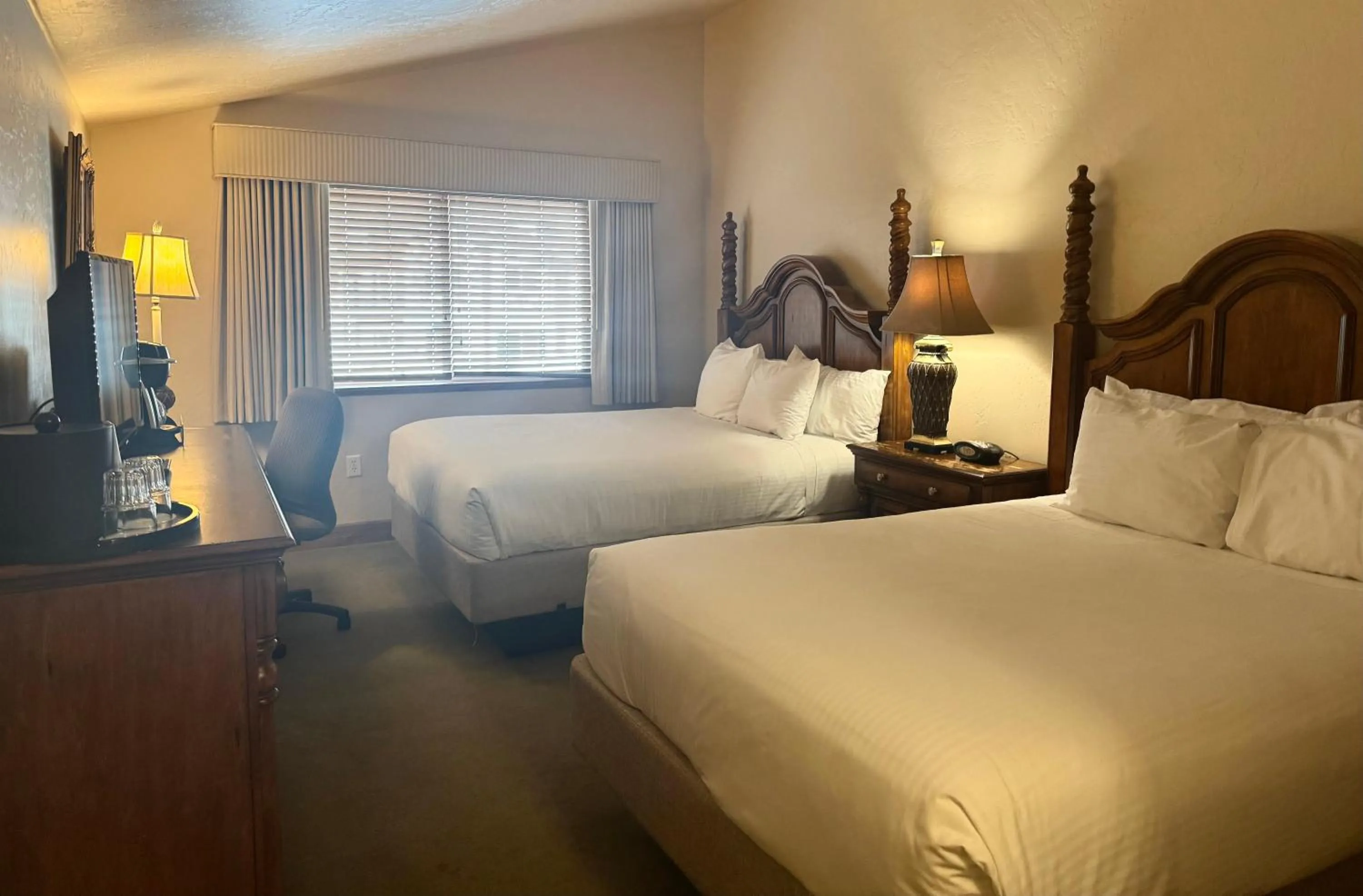 Queen Room with Two Queen Beds  - Wasatch in Zermatt Utah Resort & Spa Trademark Collection by Wyndham