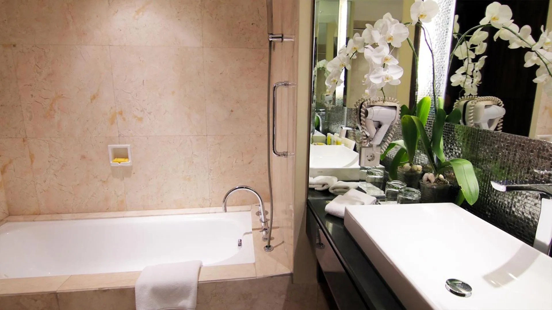 Deluxe Double Room in The Arista Hotel Palembang