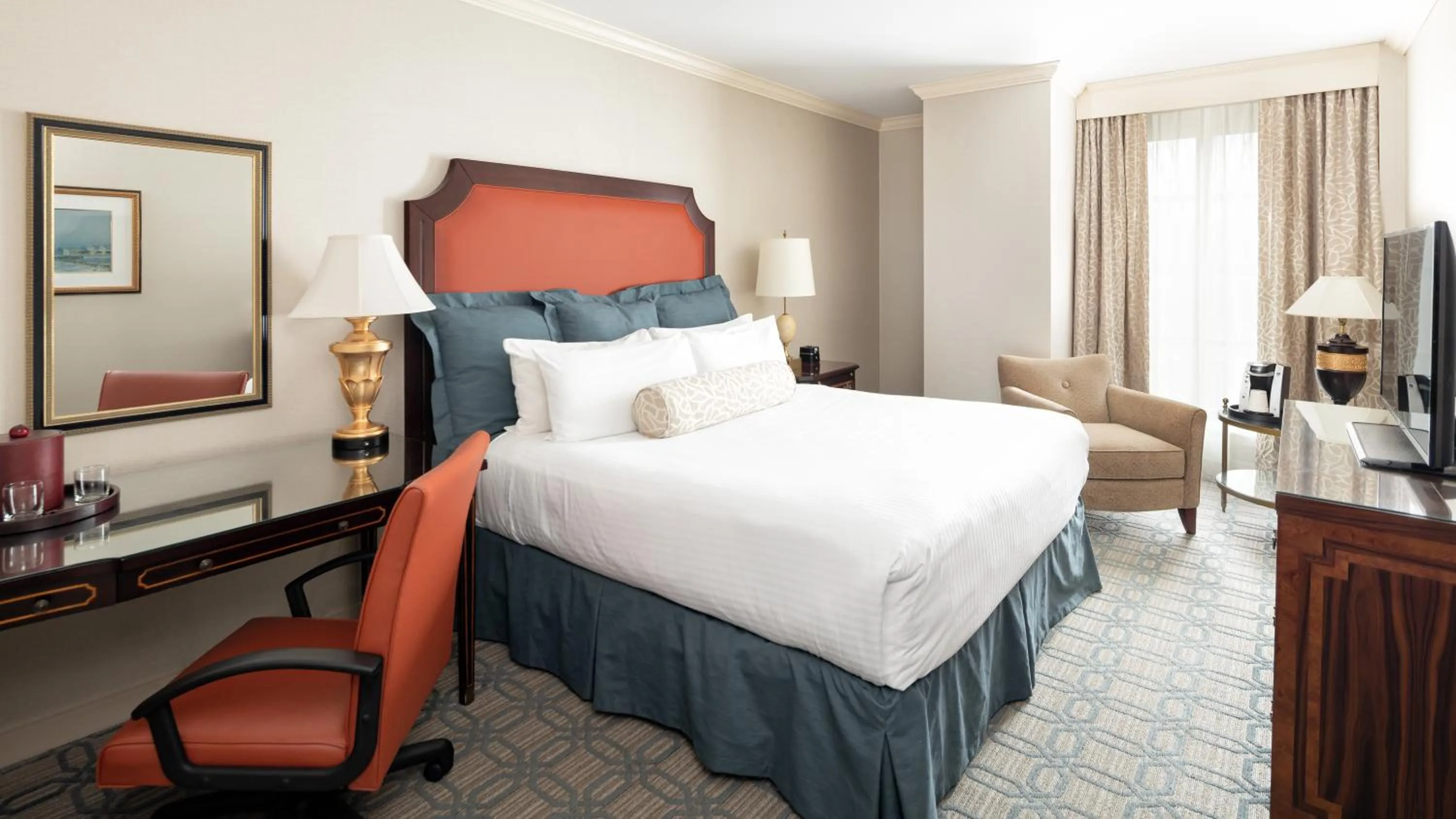 Deluxe King Room in The Berkeley Hotel