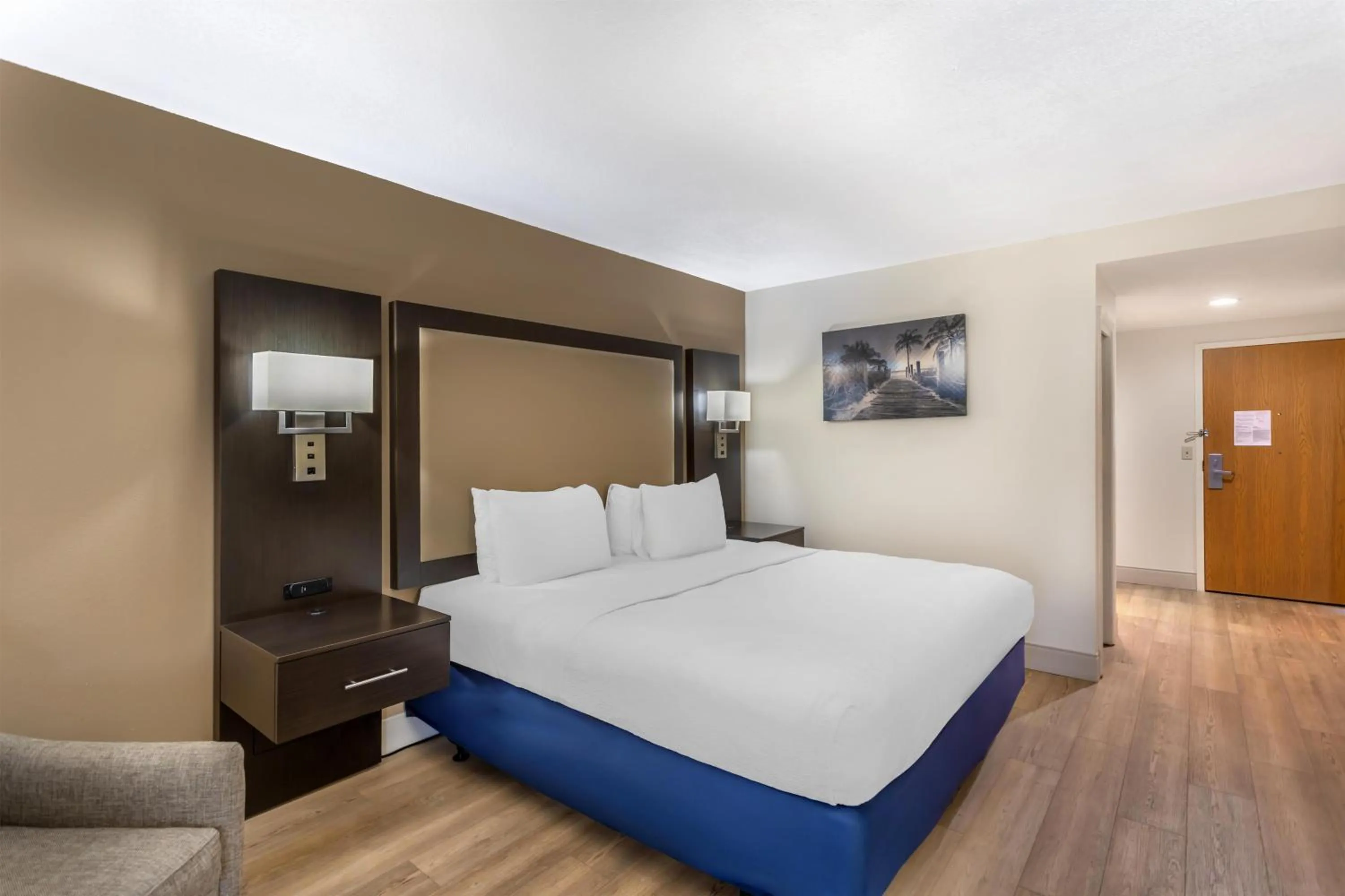 King Room with Roll - In Shower - Disability Access in Best Western Plus Madison
