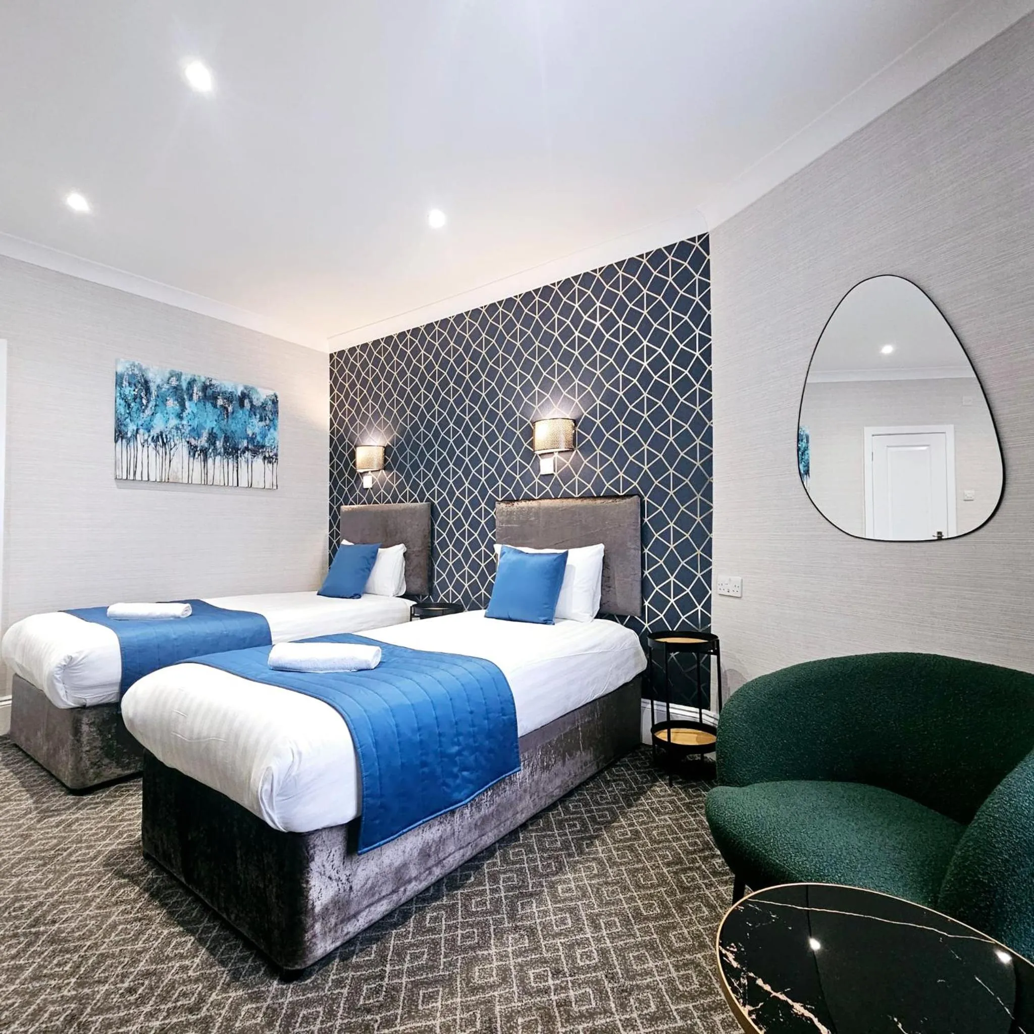 Twin Room in Mentone Hotel