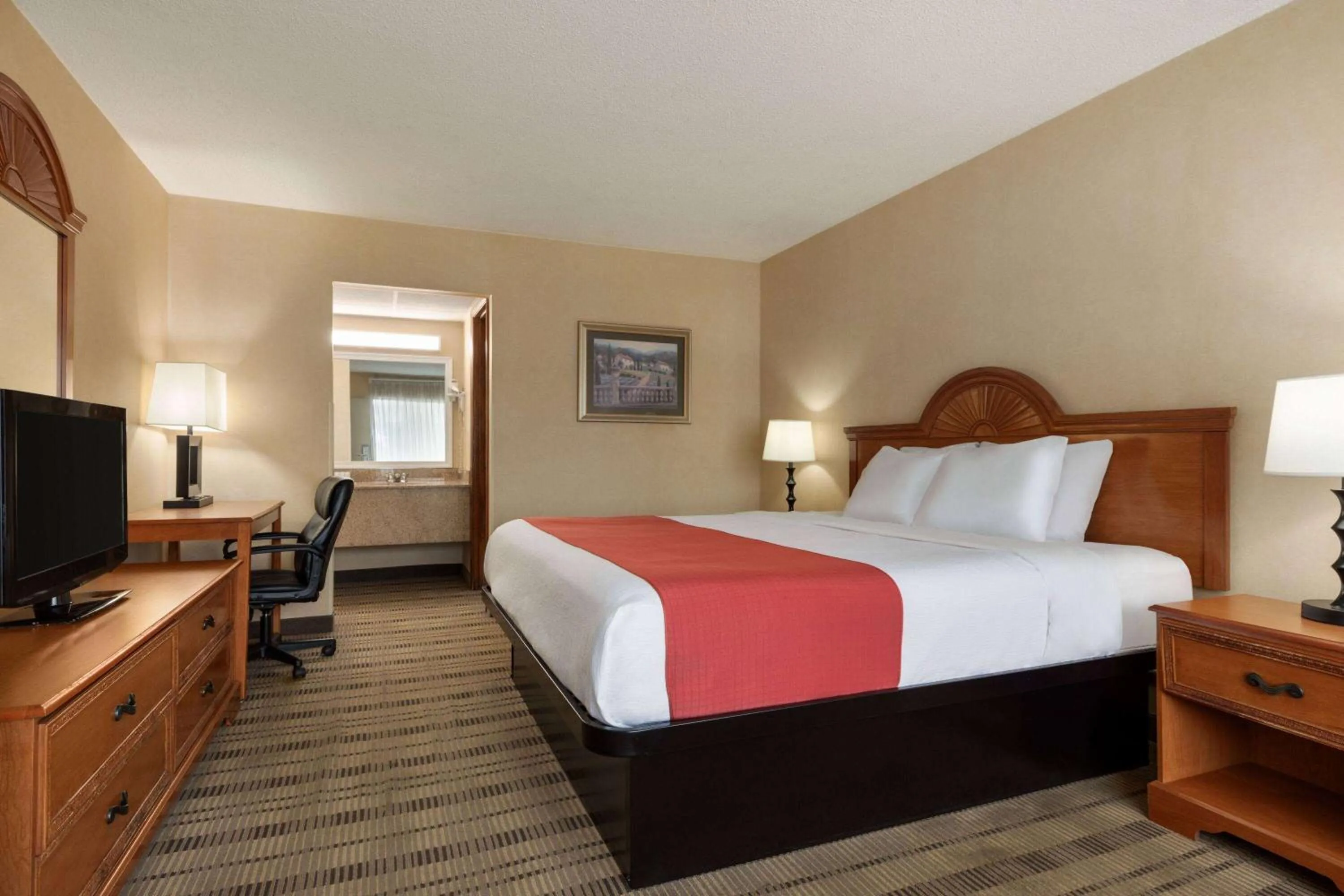 King Room - Non-Smoking in Baymont by Wyndham Lynchburg