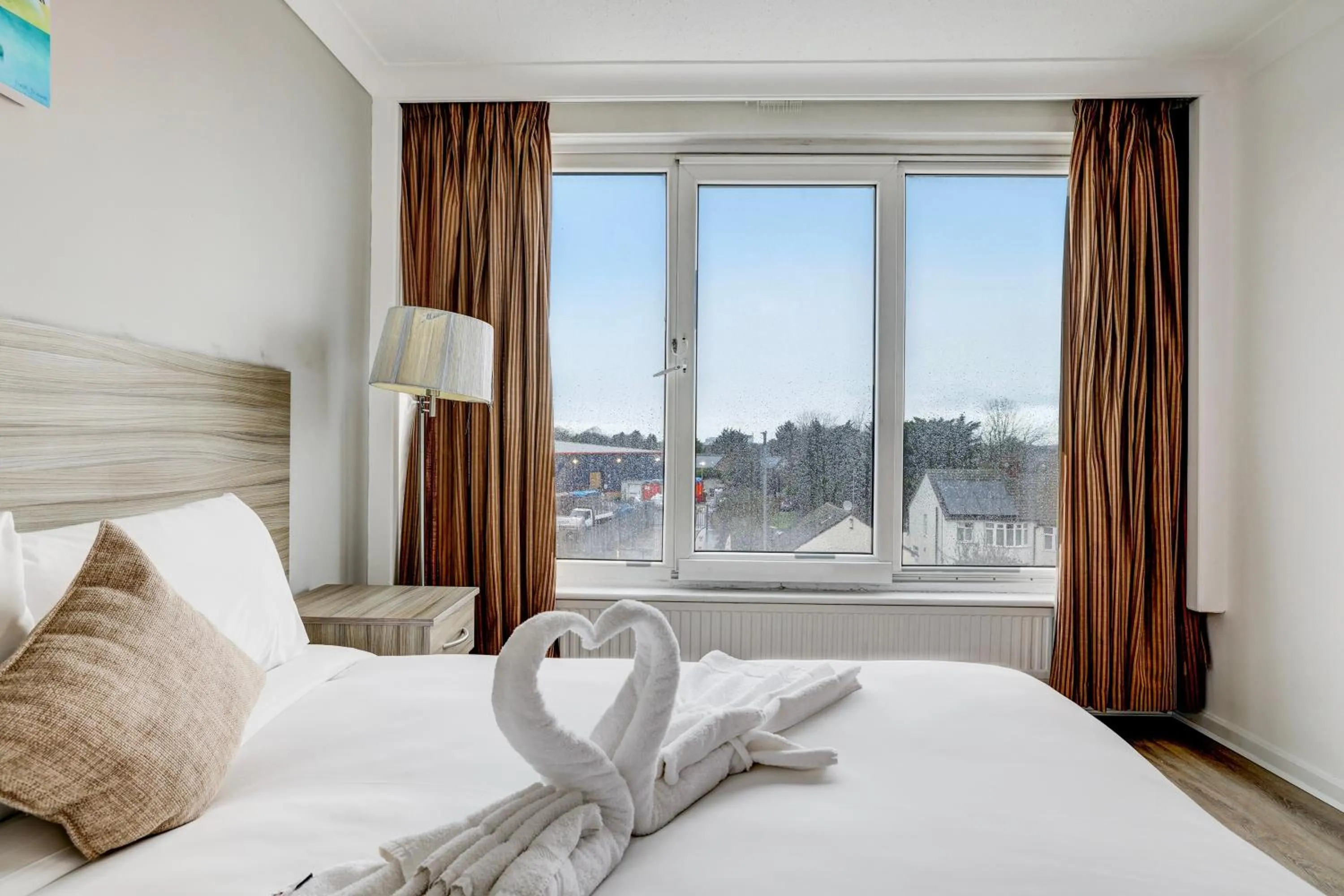 Standard Twin Room in OYO The Chiltern Hotel