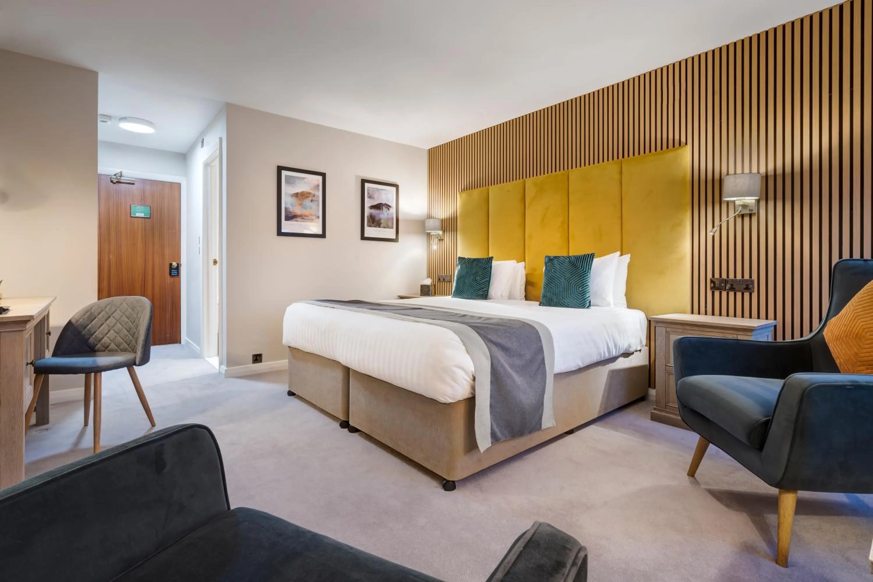 Deluxe King Room with Sitting Area - Non-Smoking in The Crooklands, BW Signature Collection