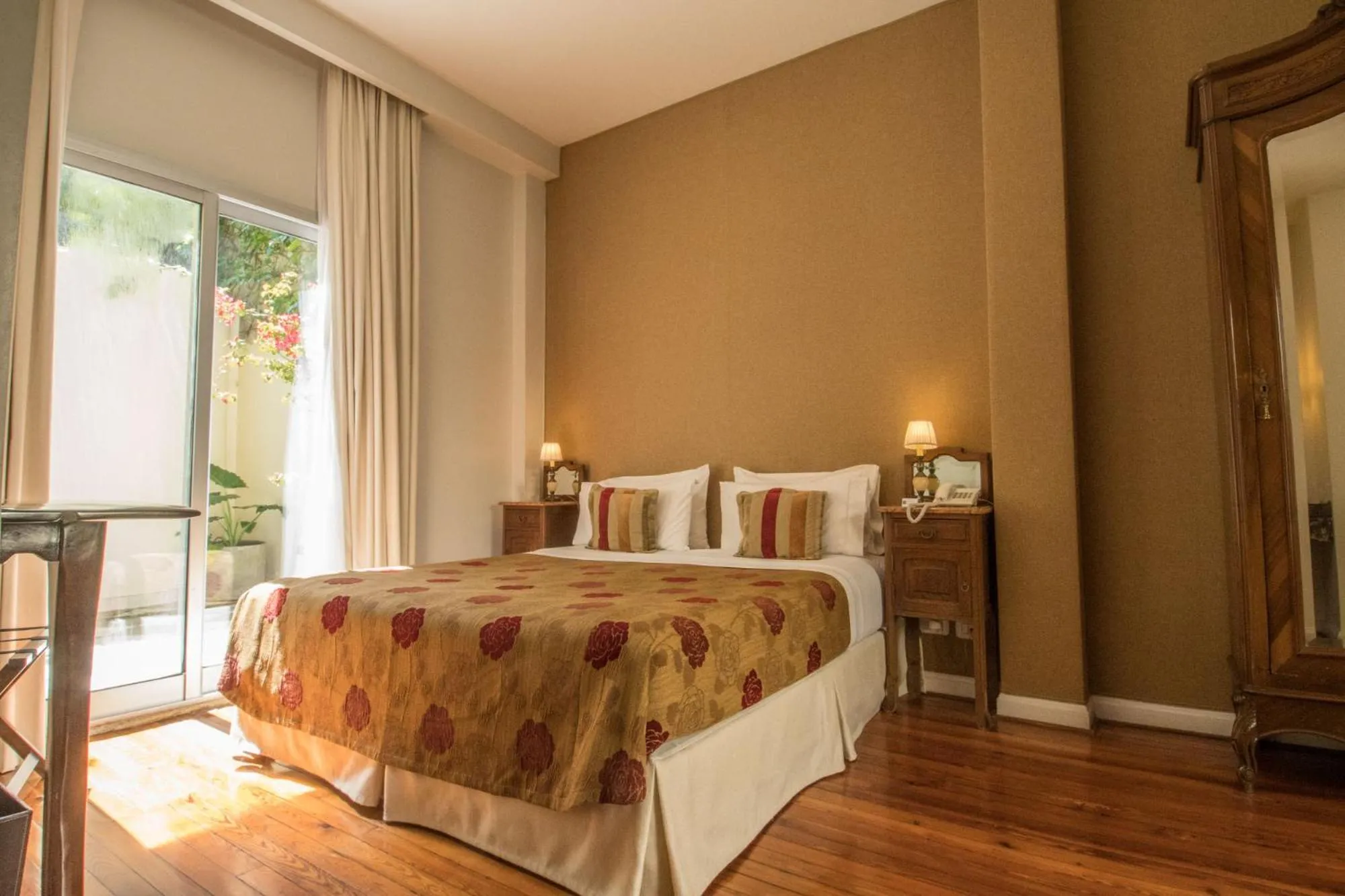 Deluxe Double or Twin Room in Magnolia Hotel Boutique