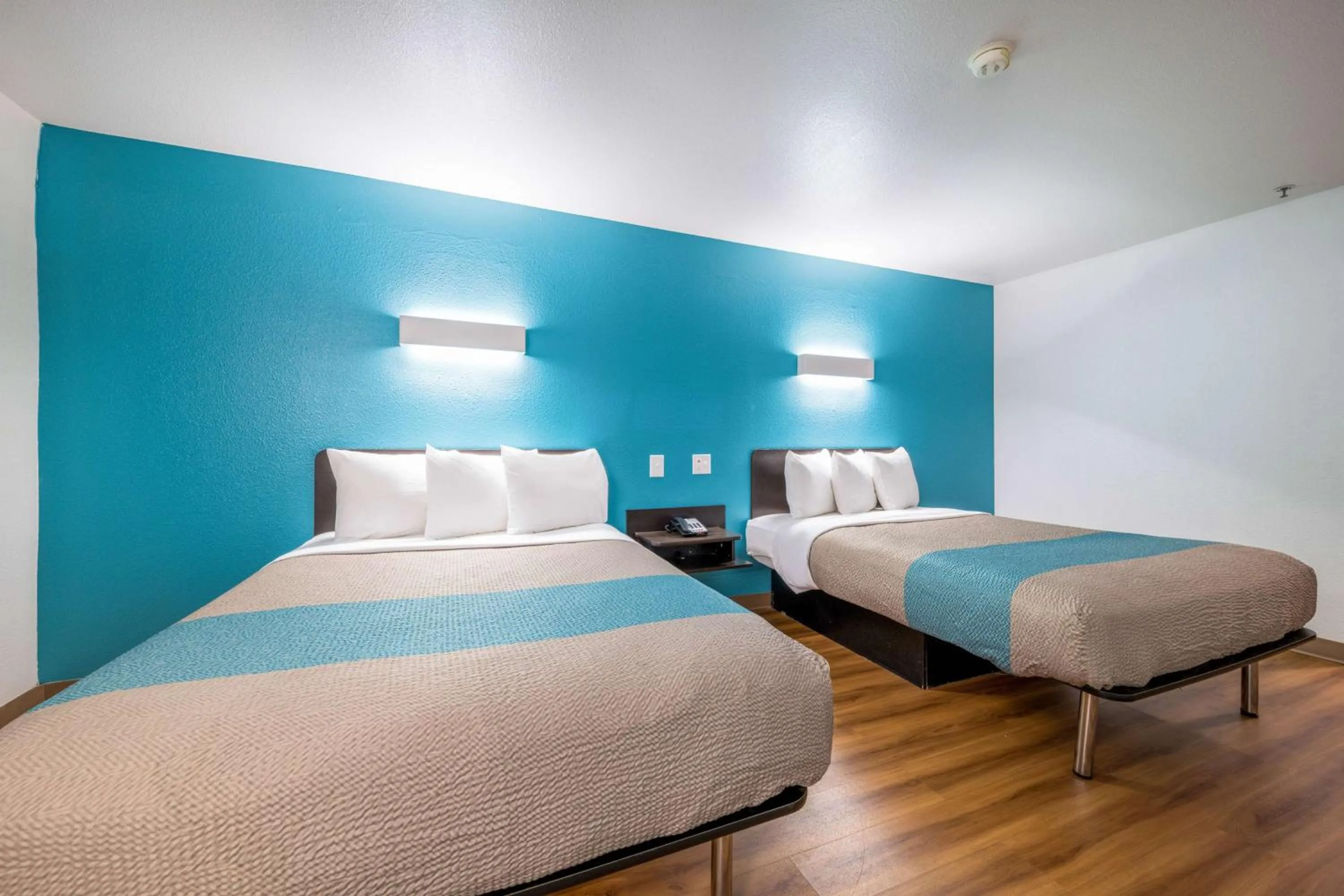 Deluxe Queen Room with Two Queen Beds - Smoking in Motel 6-Decatur, TX