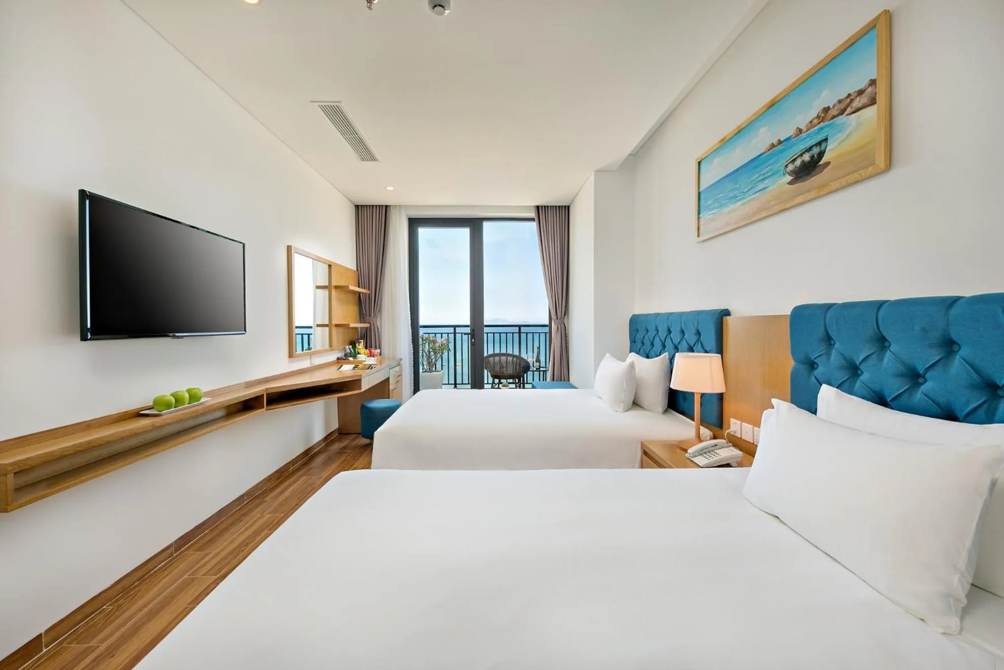 Twin Suite with Balcony and Ocean View in Seashore Hotel & Apartment