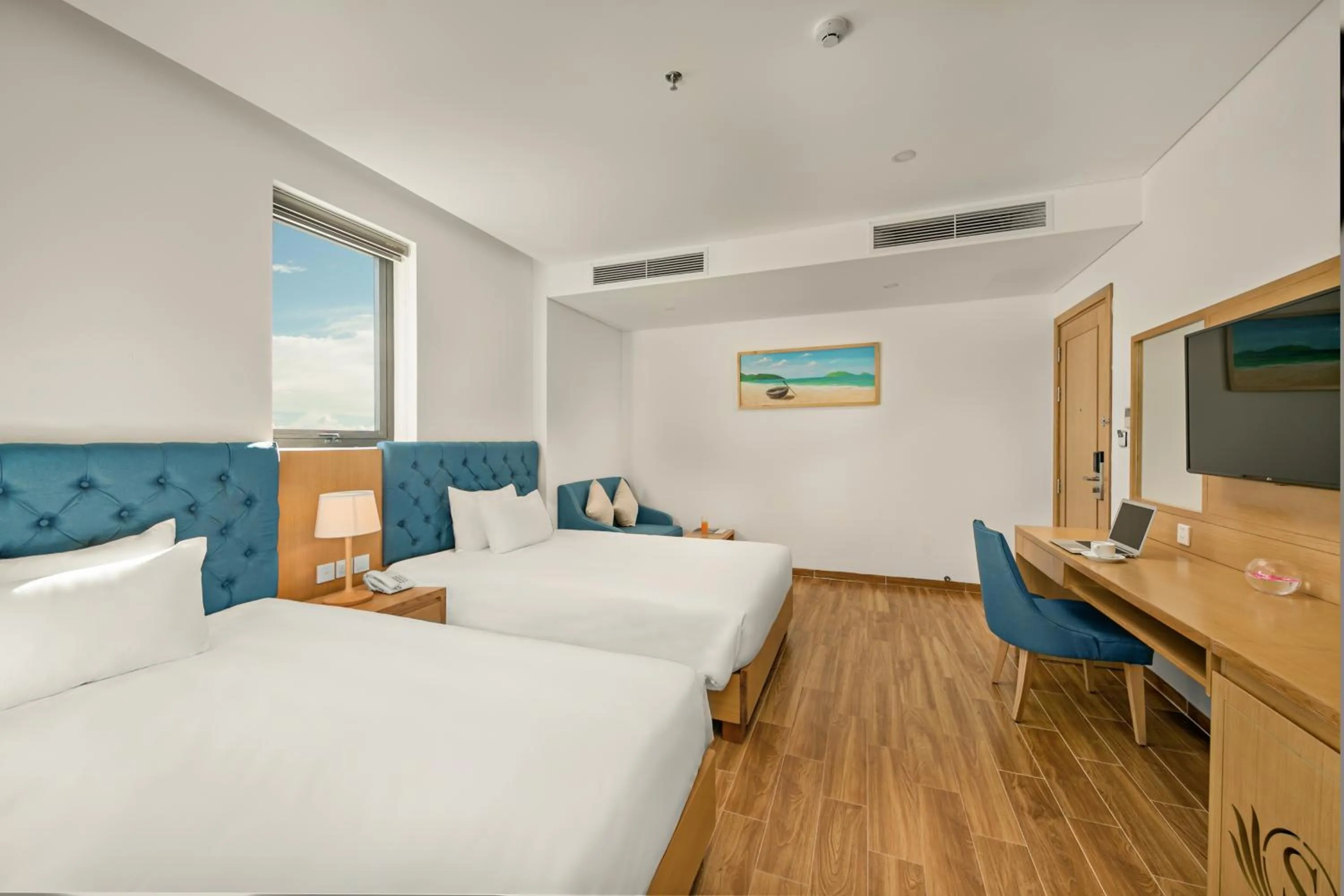 Superior Twin Room with Partial Ocean View in Seashore Hotel & Apartment