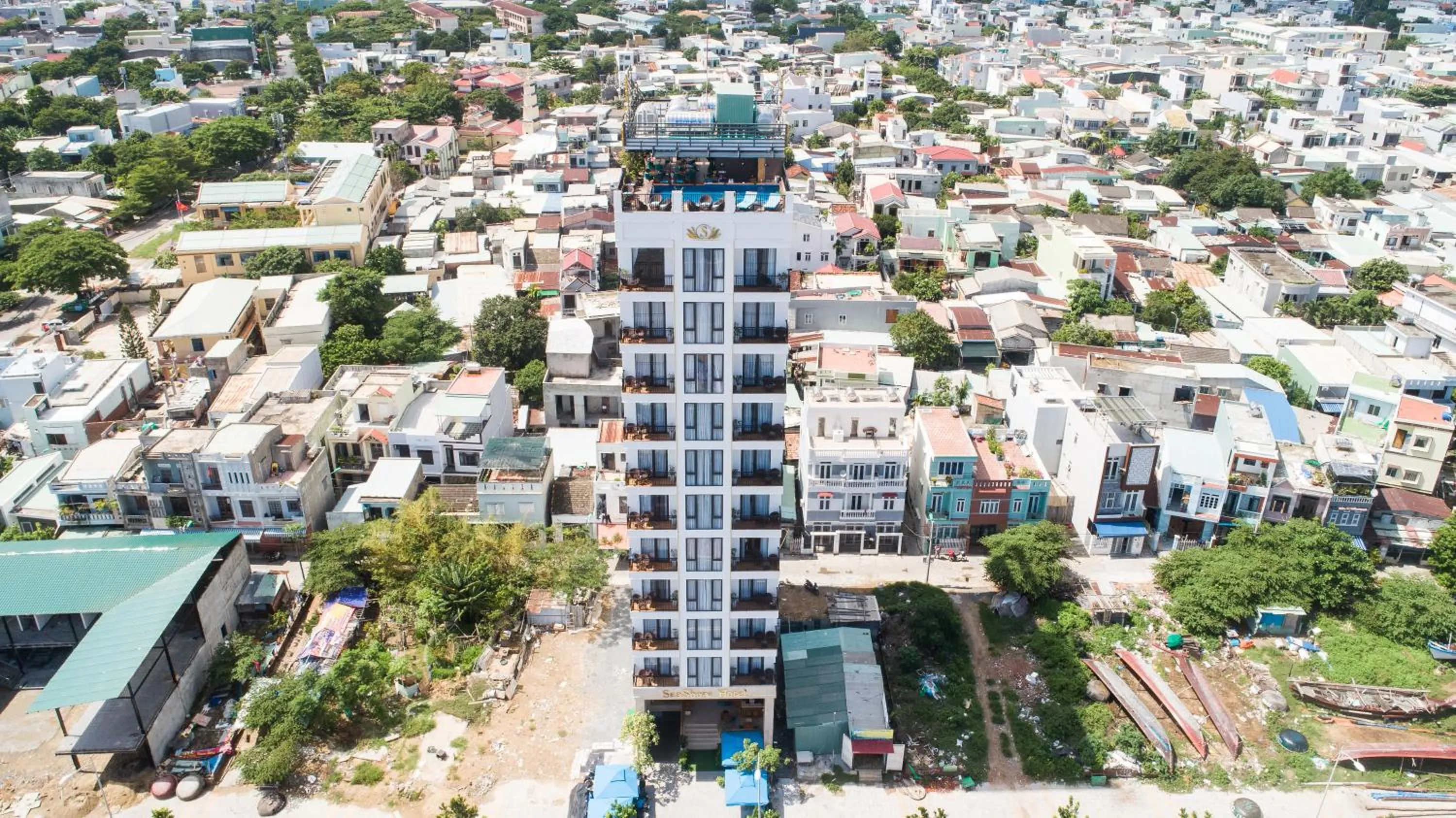 Deluxe Double Room with City View in Seashore Hotel & Apartment