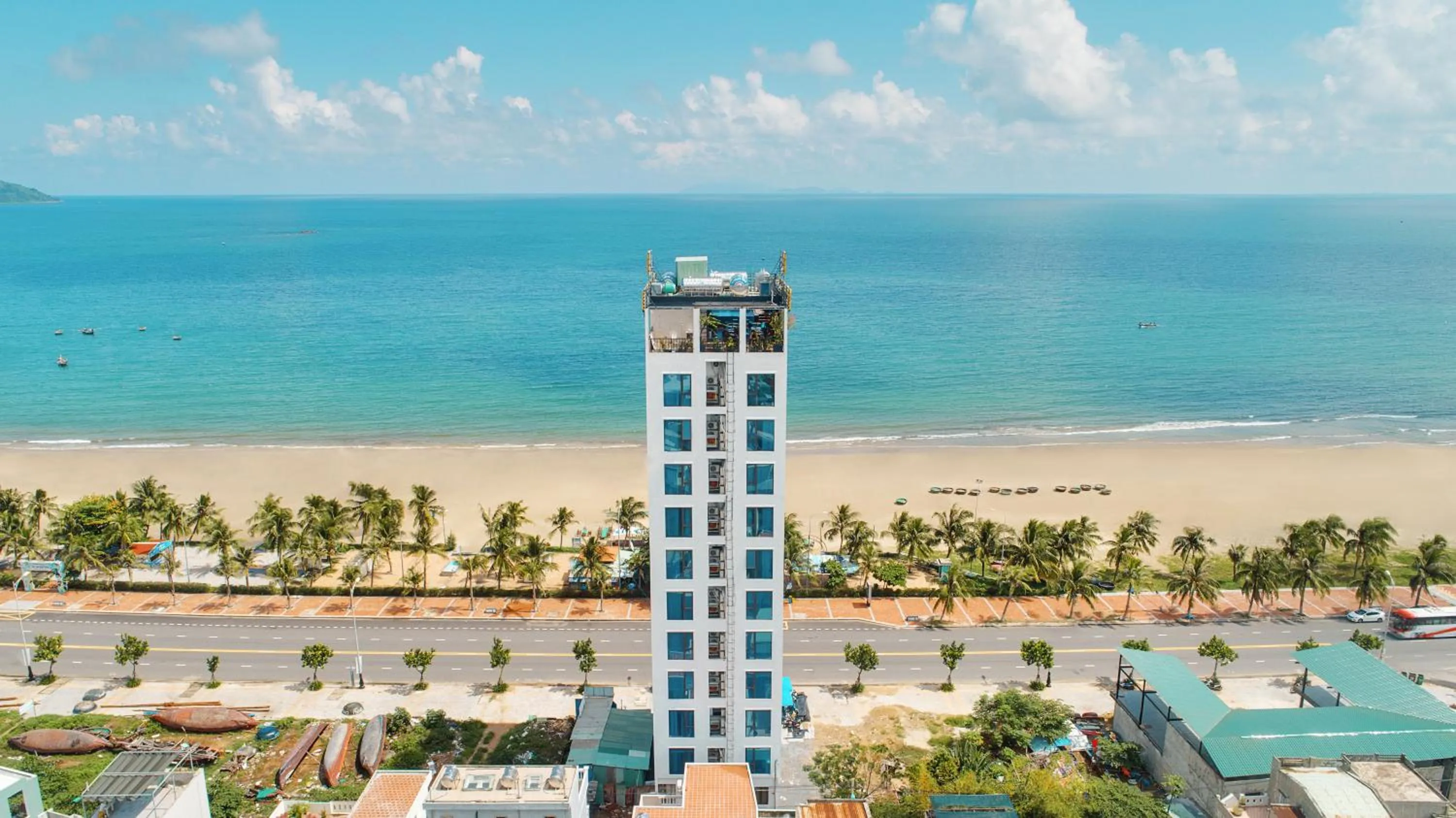 Deluxe Twin Room with City View in Seashore Hotel & Apartment