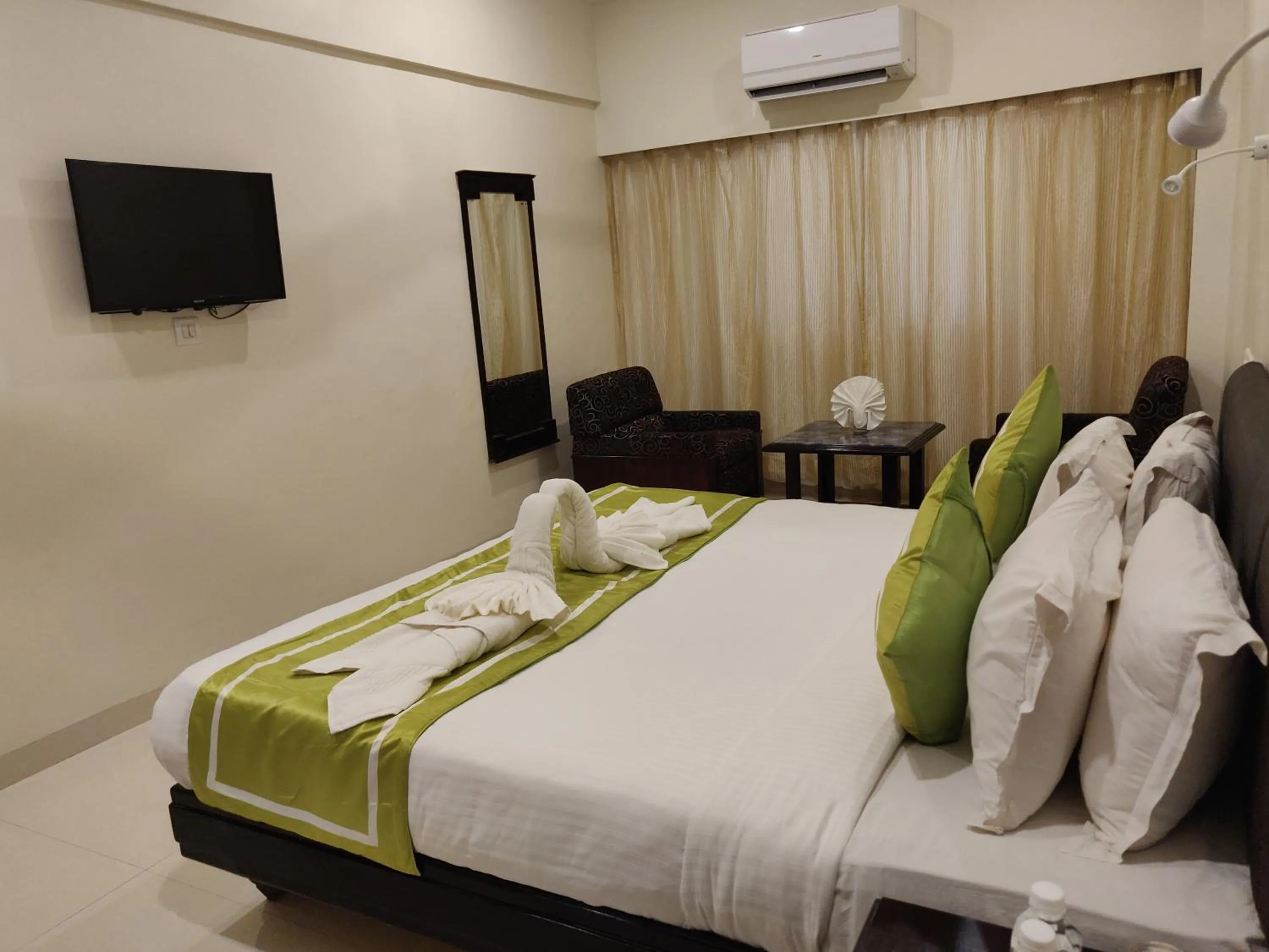 Deluxe Double or Twin Room - single occupancy in Chandra Inn