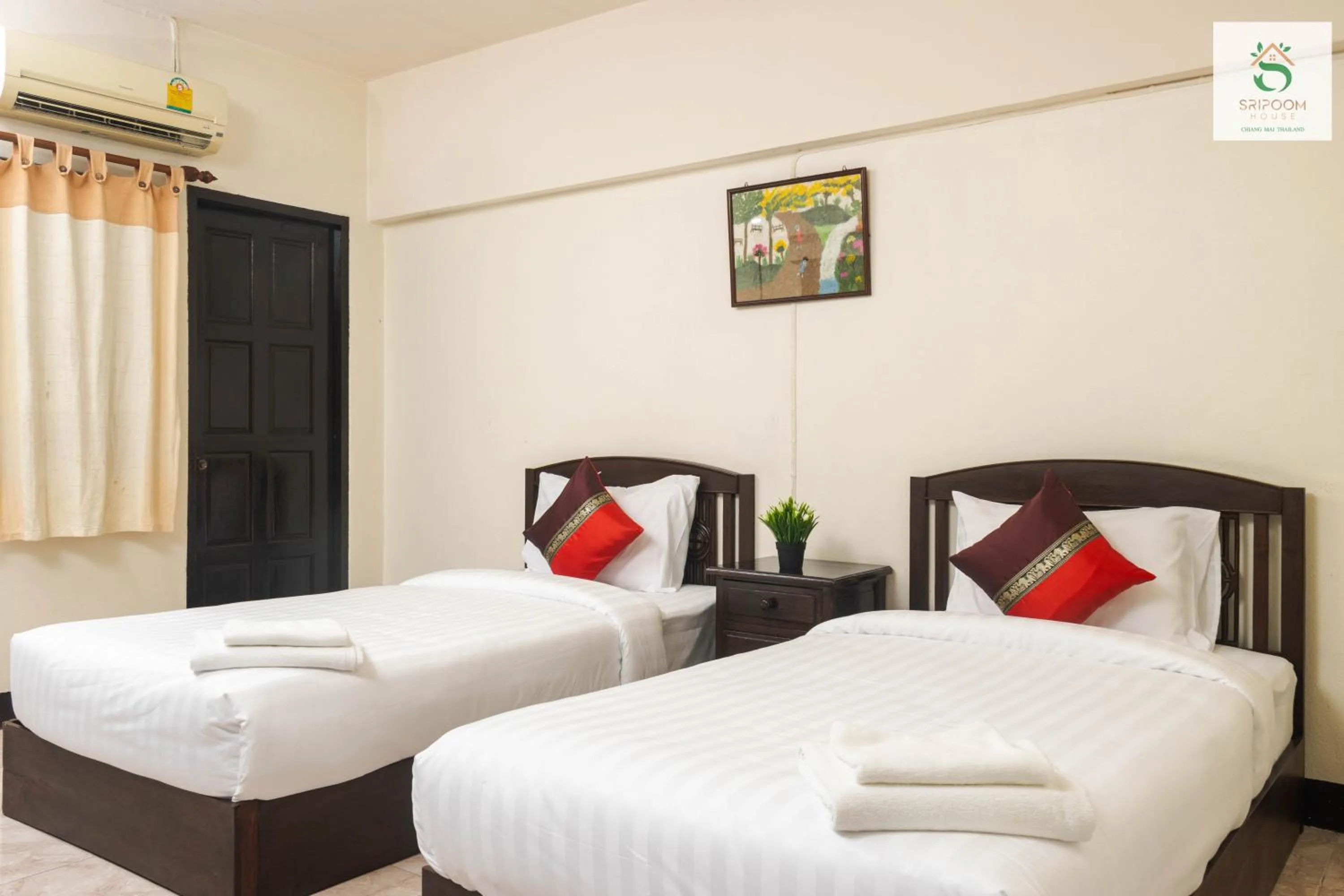 Standard Twin Room in Sripoom House 1