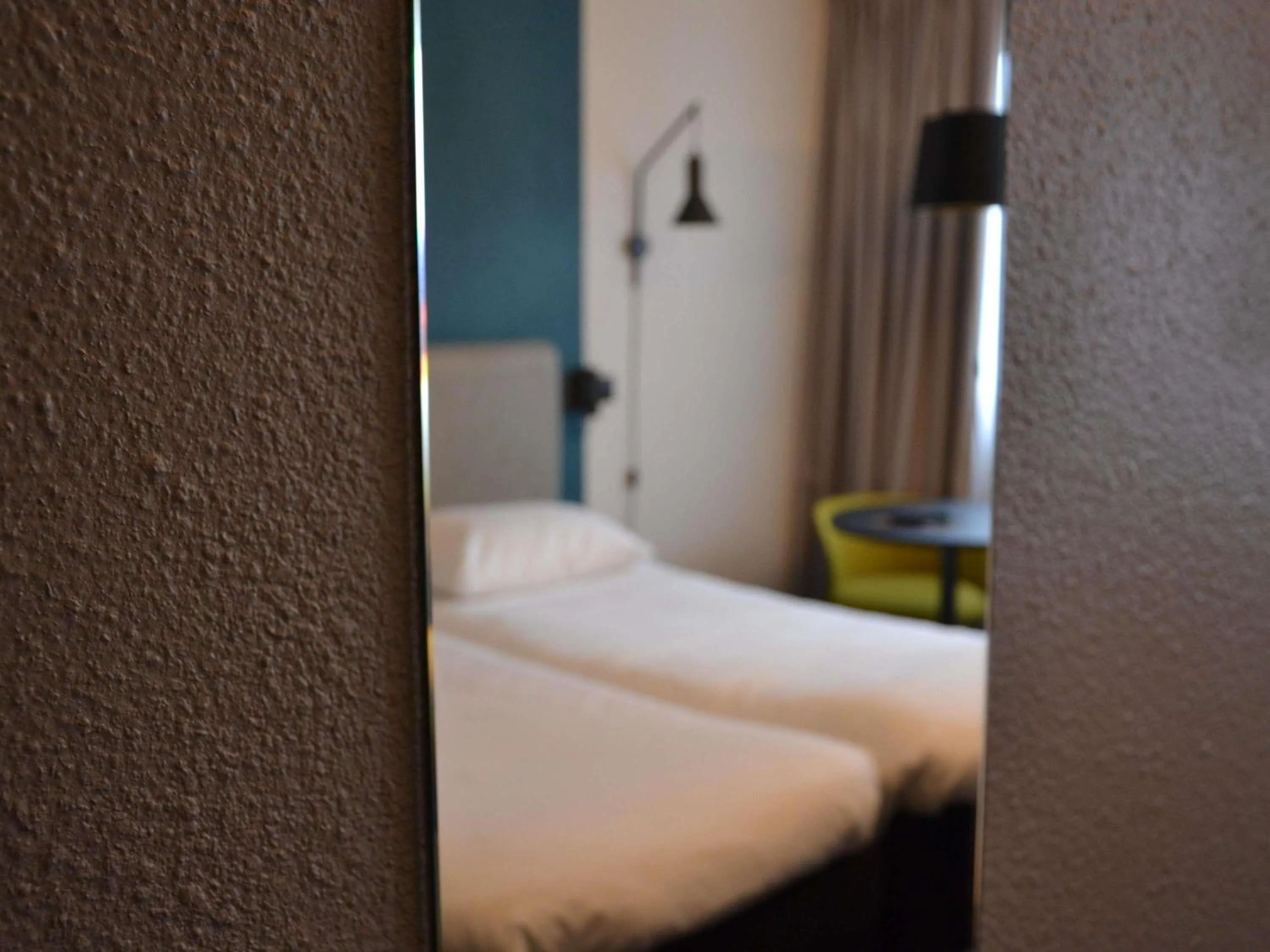 Standard Twin Room in ibis Chambery