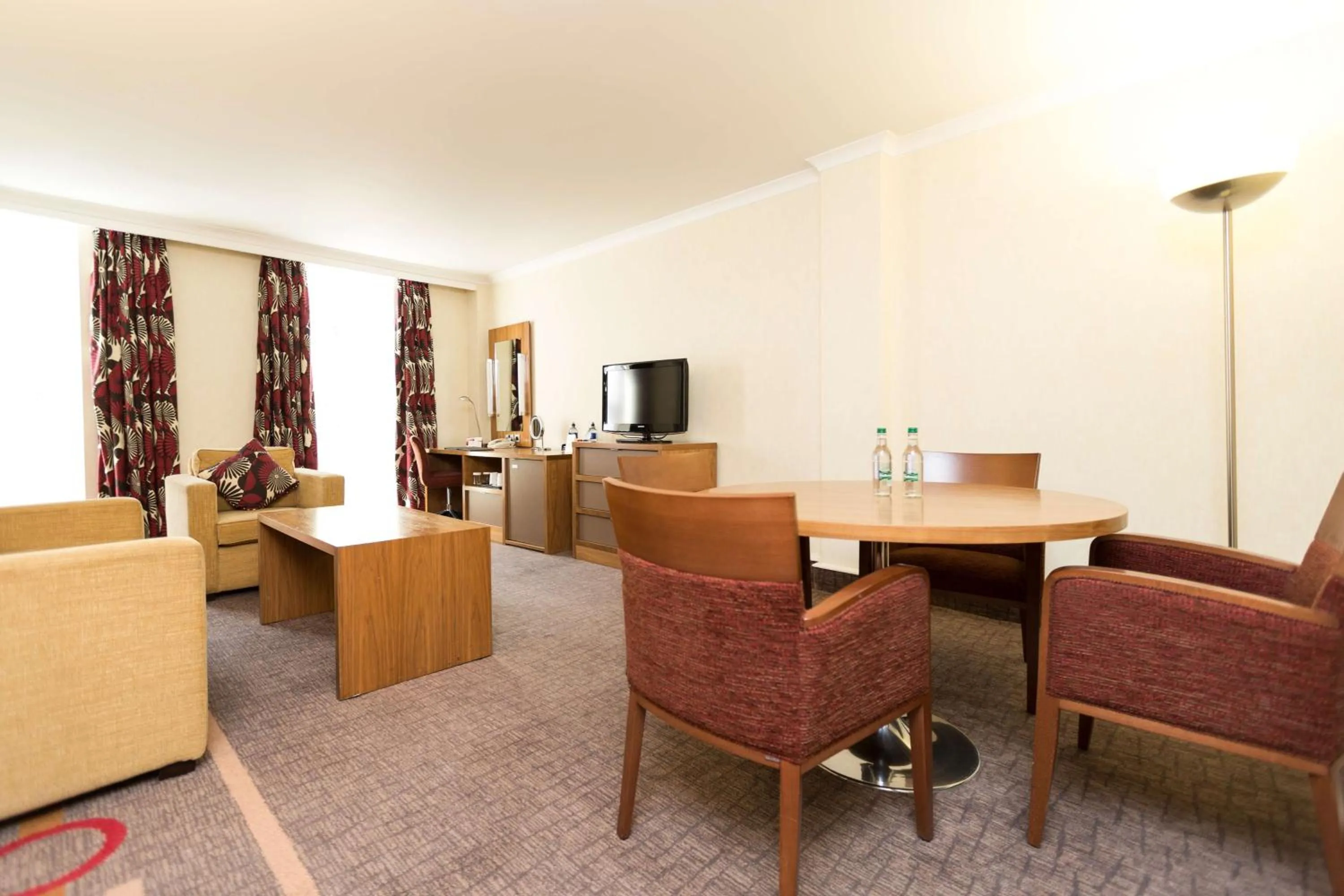 One-Bedroom King Suite in Hilton London Olympia