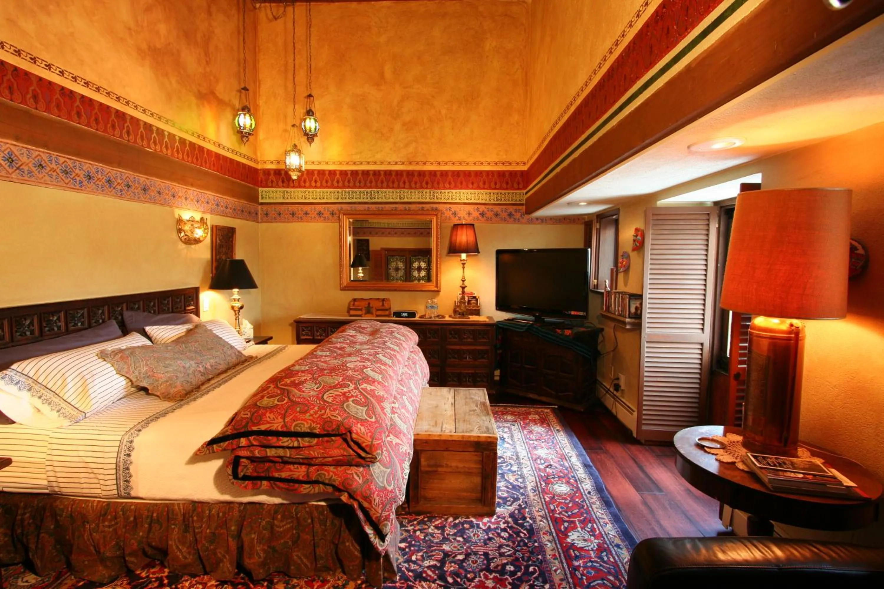 Deluxe King Room in Alpenhof Bed & Breakfast