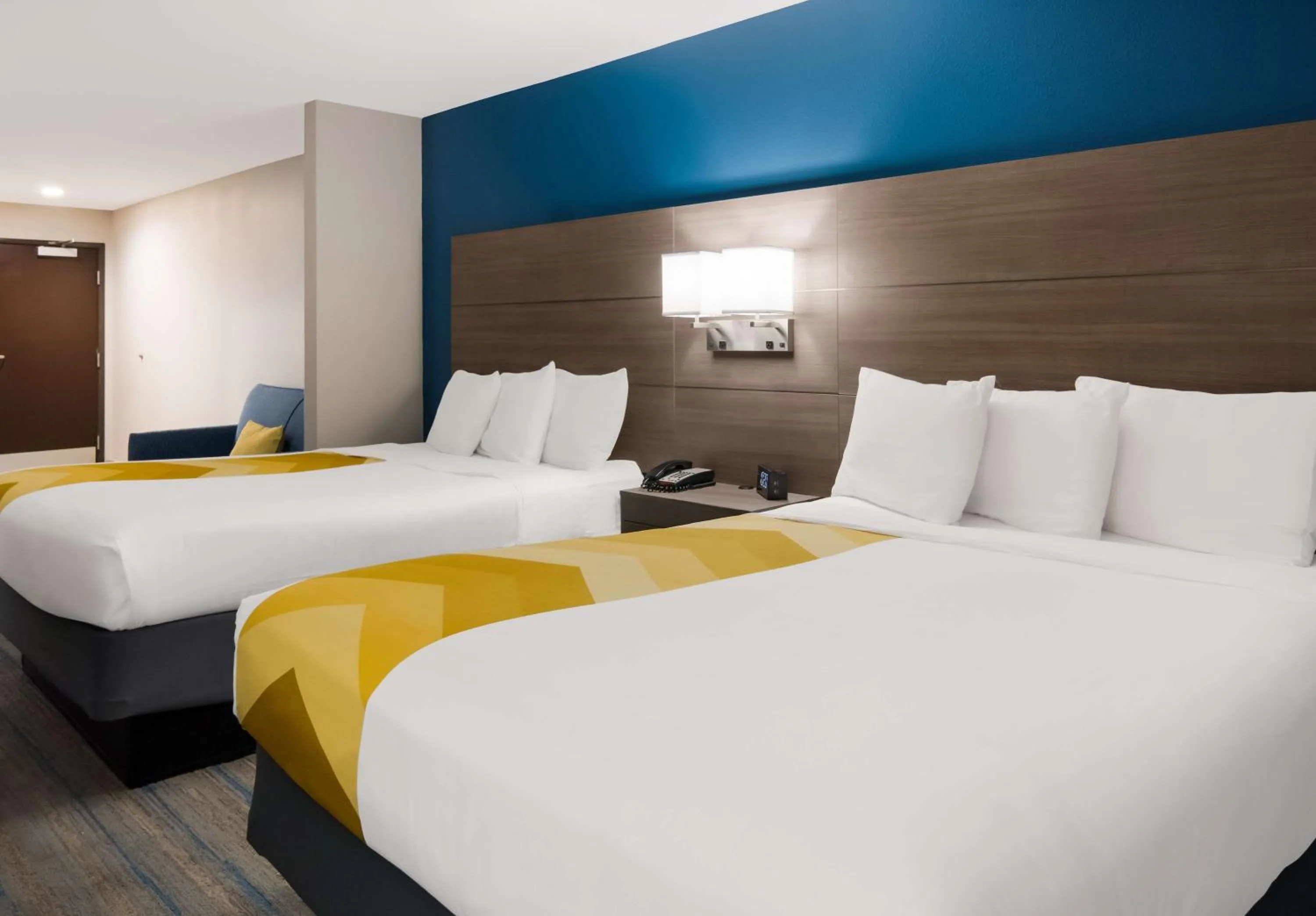 Queen Suite with Two Queen Beds and Sofa Bed in Best Western Eastland